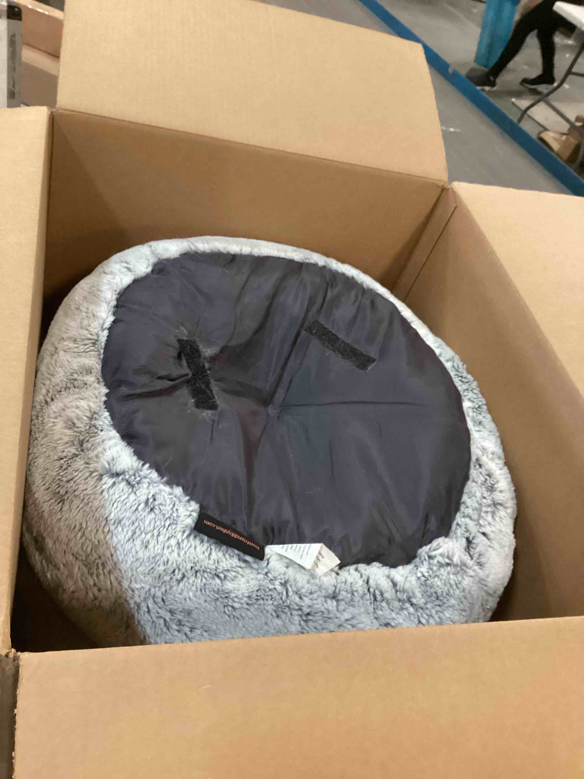 https://s3.amazonaws.com/lotting-images-prod/bidfta/PPE2094342_1741704623517.jpeg