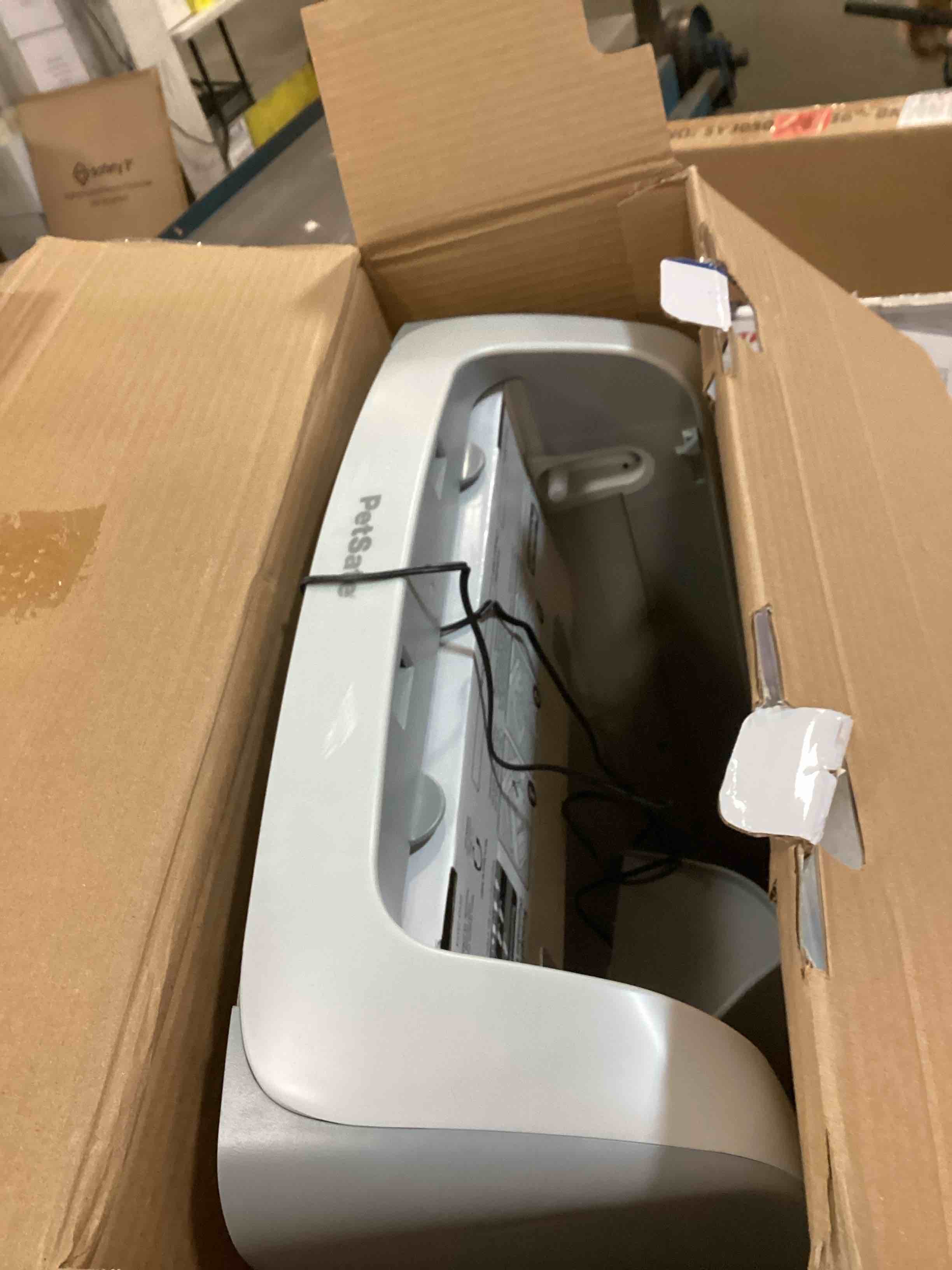 https://s3.amazonaws.com/lotting-images-prod/bidfta/PPE2094916_1741965572430.jpeg