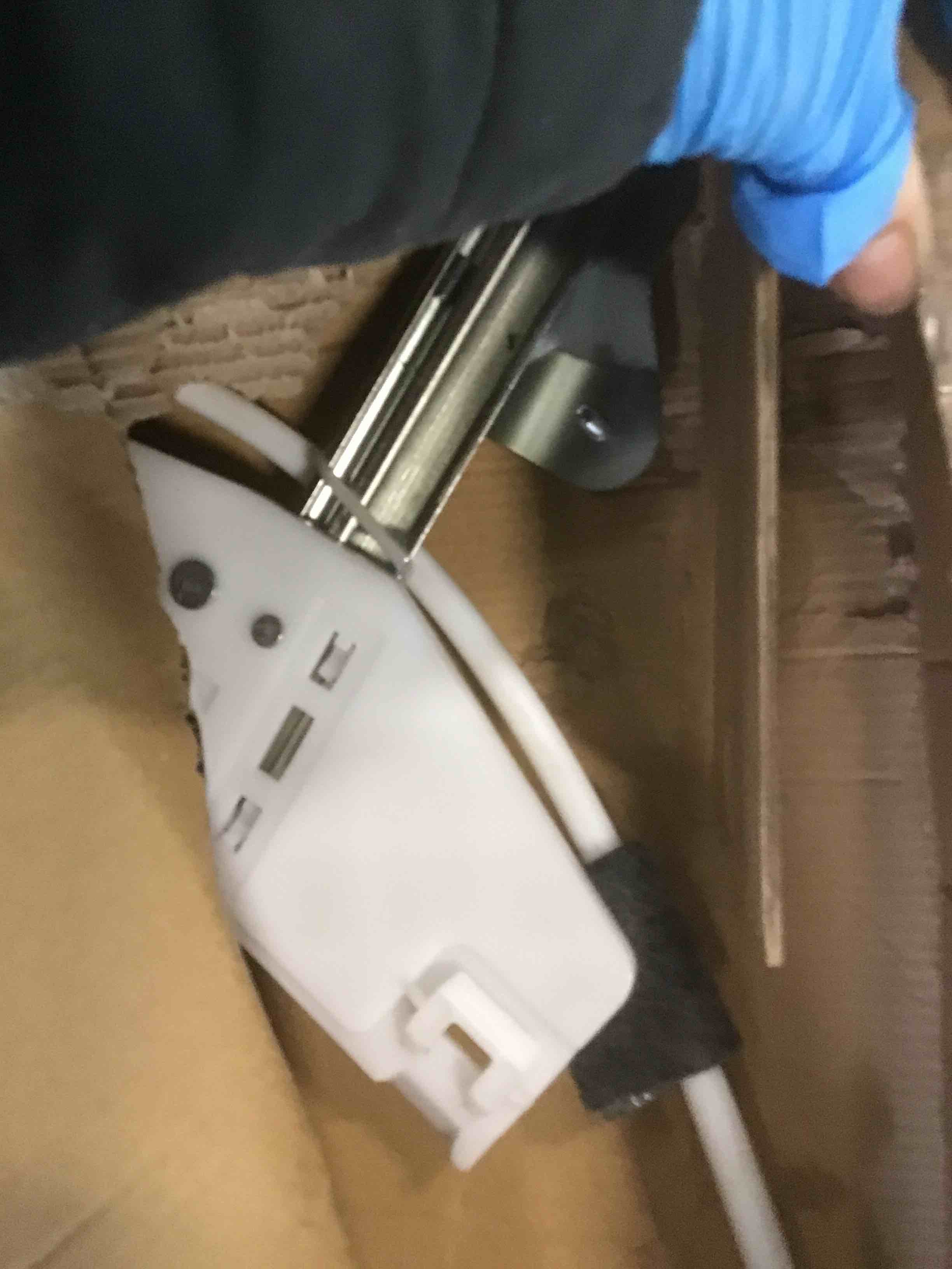 https://s3.amazonaws.com/lotting-images-prod/bidfta/PPE2097183_1739903405916.jpeg