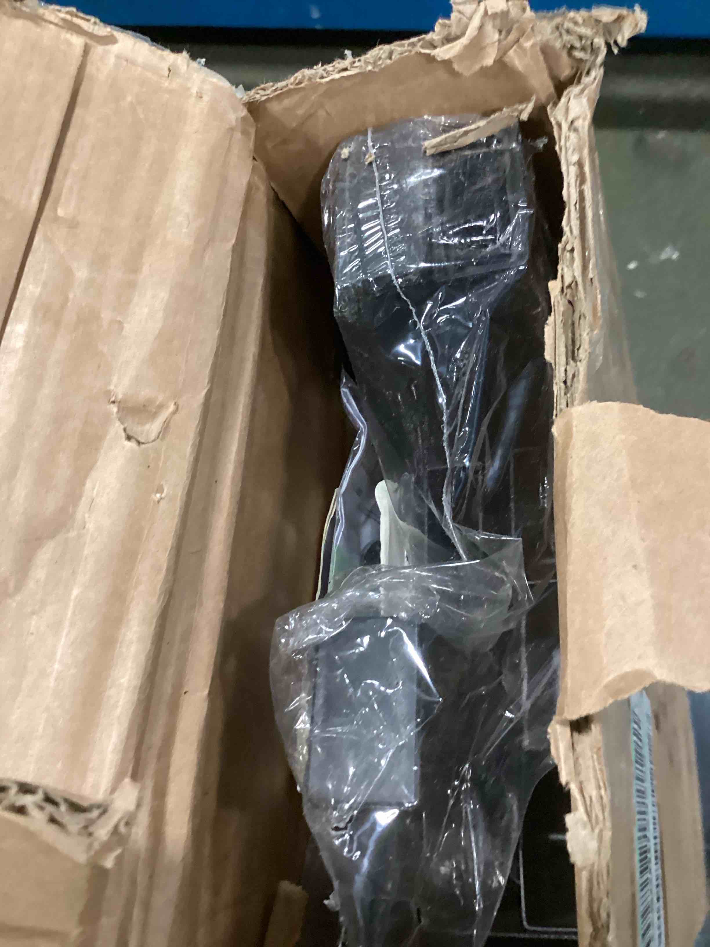 https://s3.amazonaws.com/lotting-images-prod/bidfta/PPE2097850_1743778869590.jpeg