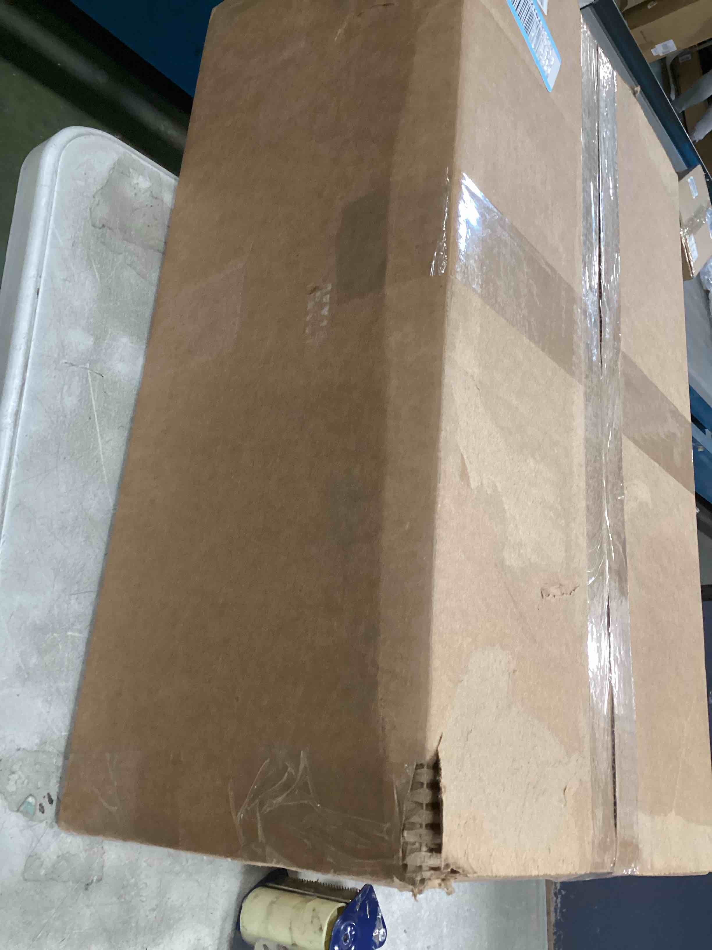 https://s3.amazonaws.com/lotting-images-prod/bidfta/PPE2098542_1743788631618.jpeg