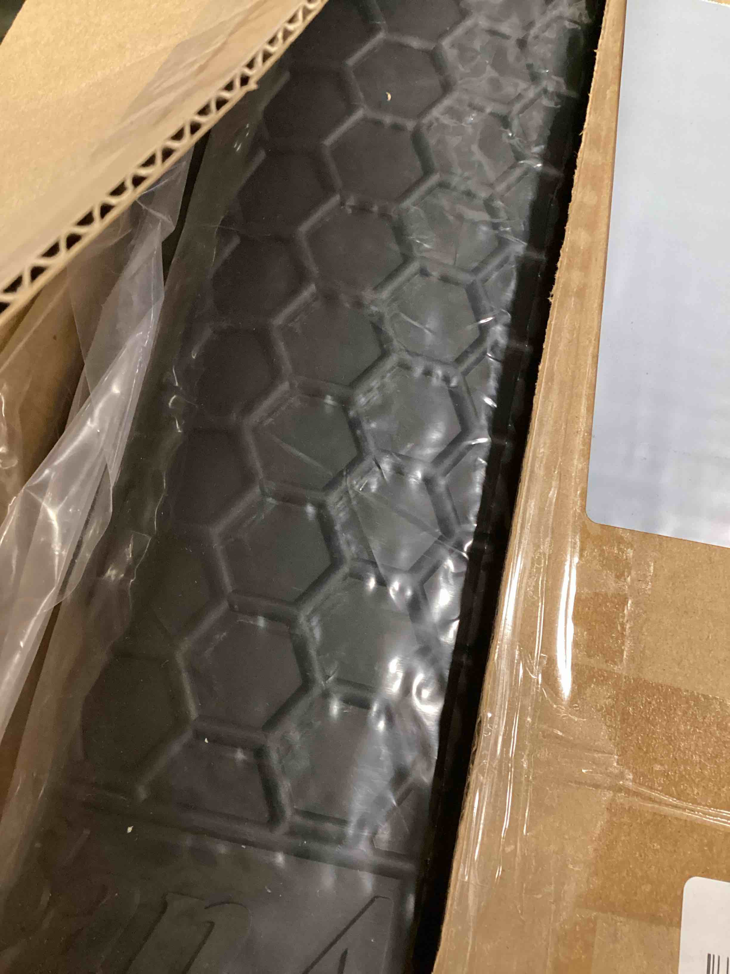 https://s3.amazonaws.com/lotting-images-prod/bidfta/PPE2099259_1744289296489.jpeg
