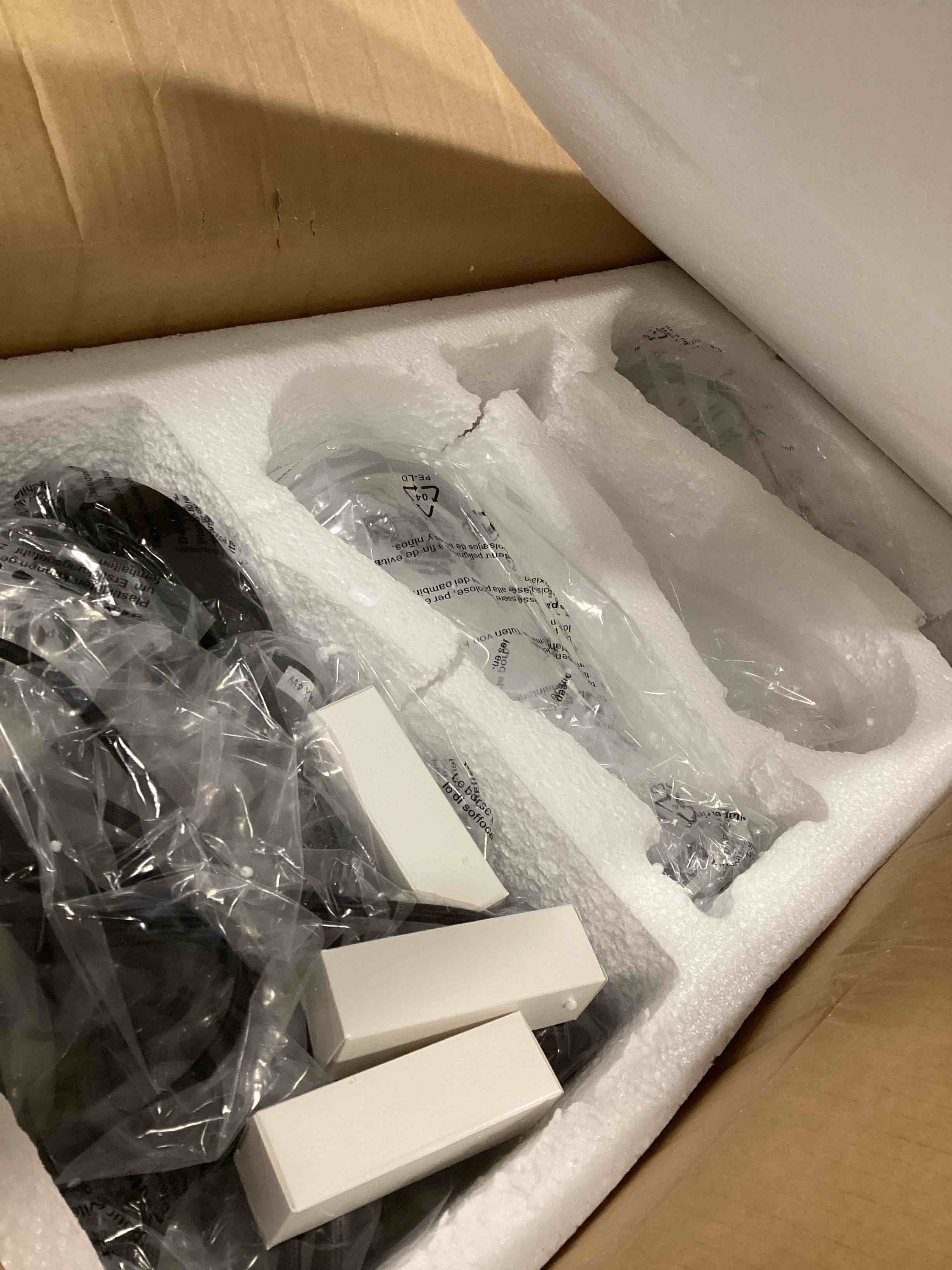 https://s3.amazonaws.com/lotting-images-prod/bidfta/PPE2099263_1744289735819.jpeg