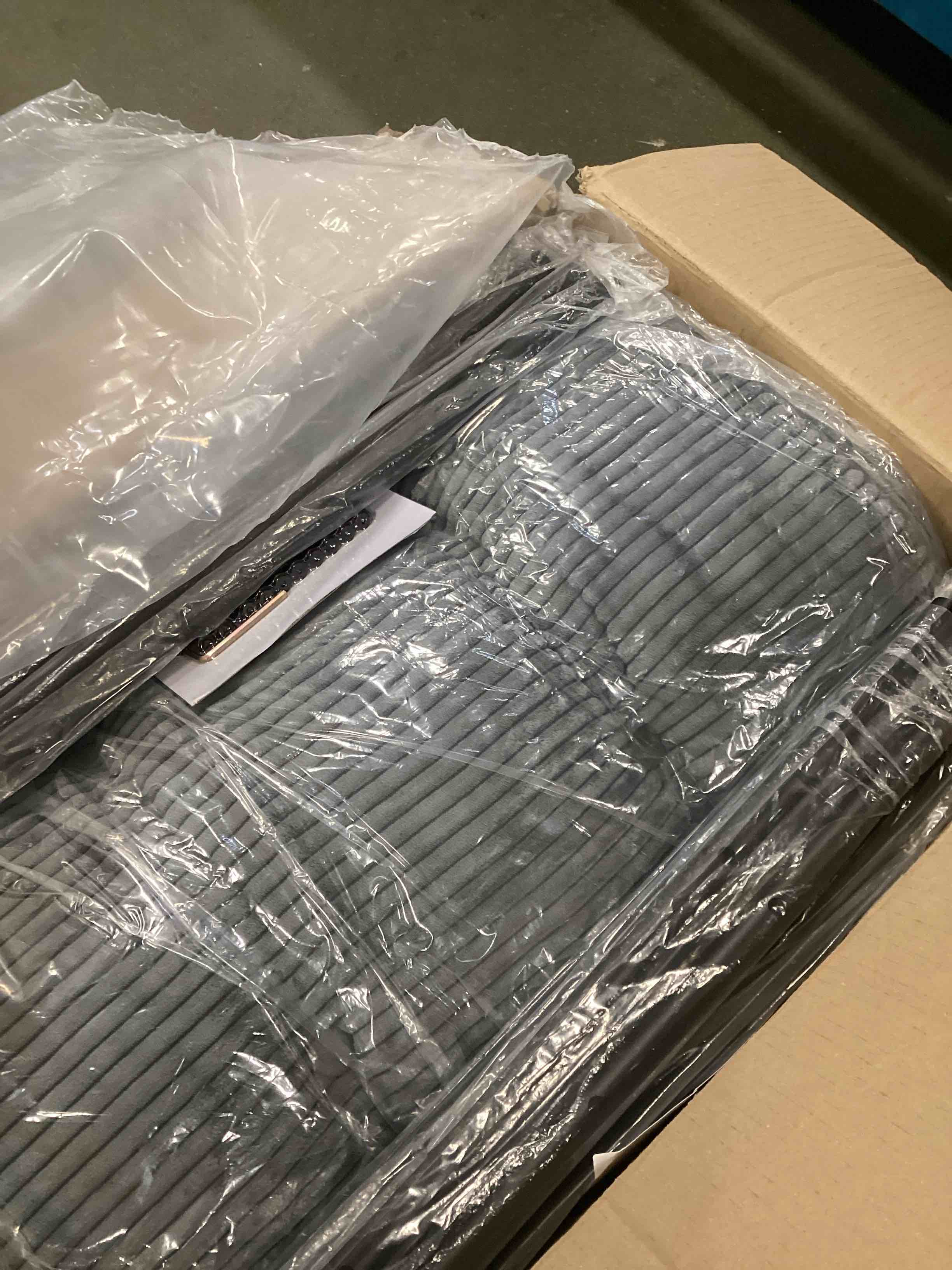 https://s3.amazonaws.com/lotting-images-prod/bidfta/PPE2099280_1744291452943.jpeg
