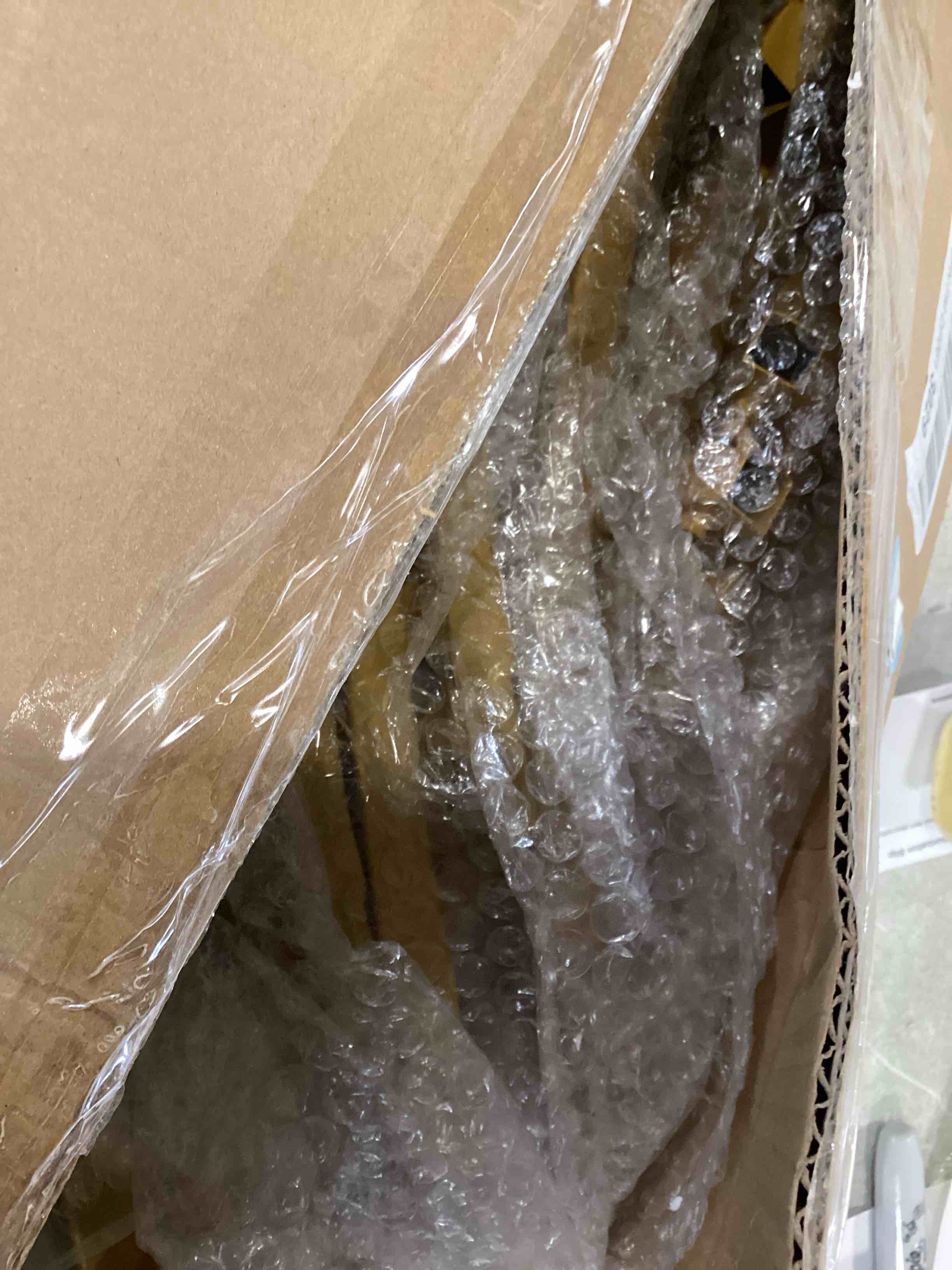 https://s3.amazonaws.com/lotting-images-prod/bidfta/PPE2099325_1744297300334.jpeg
