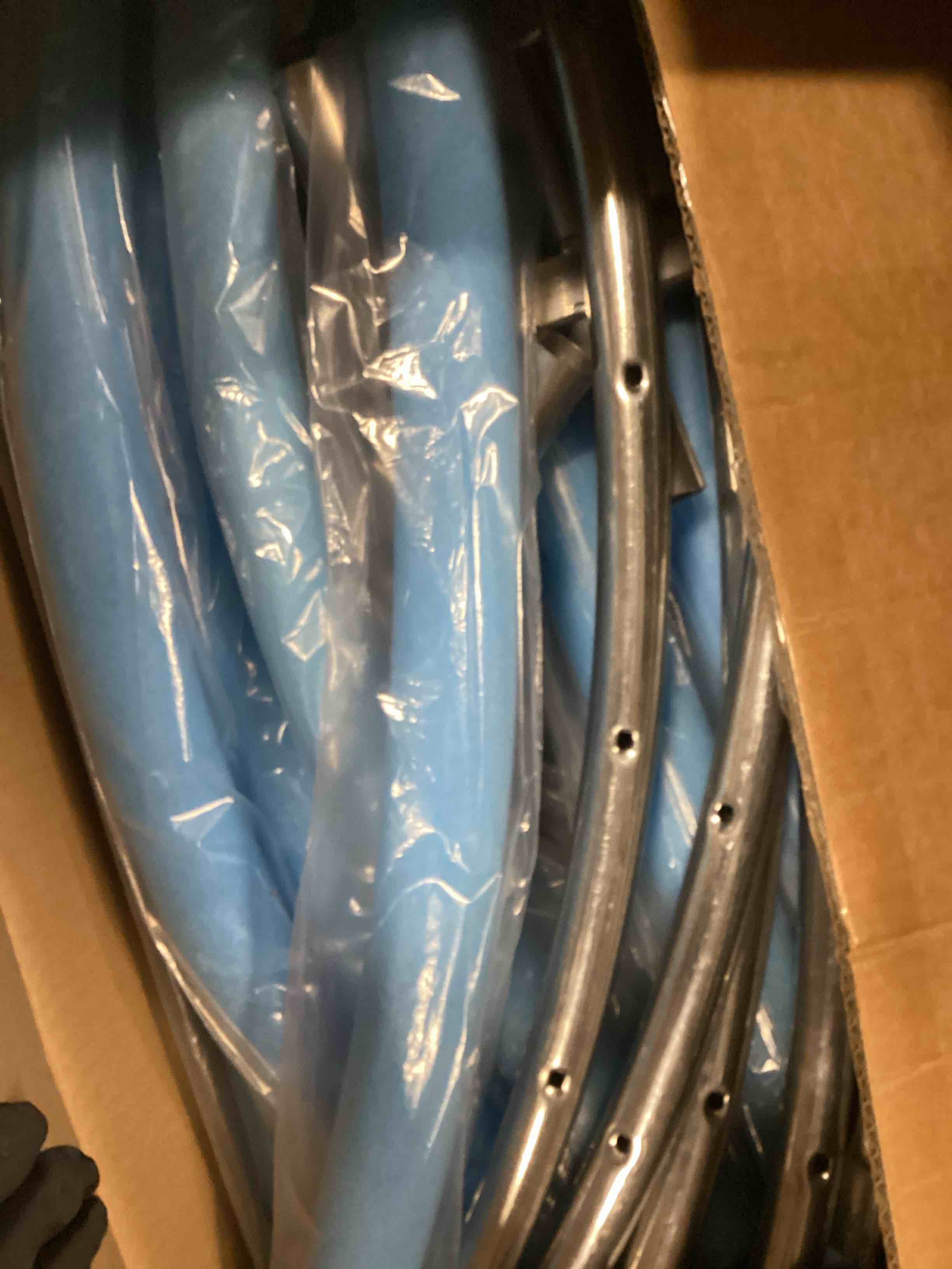 https://s3.amazonaws.com/lotting-images-prod/bidfta/PPE2100357_1744904287279.jpeg
