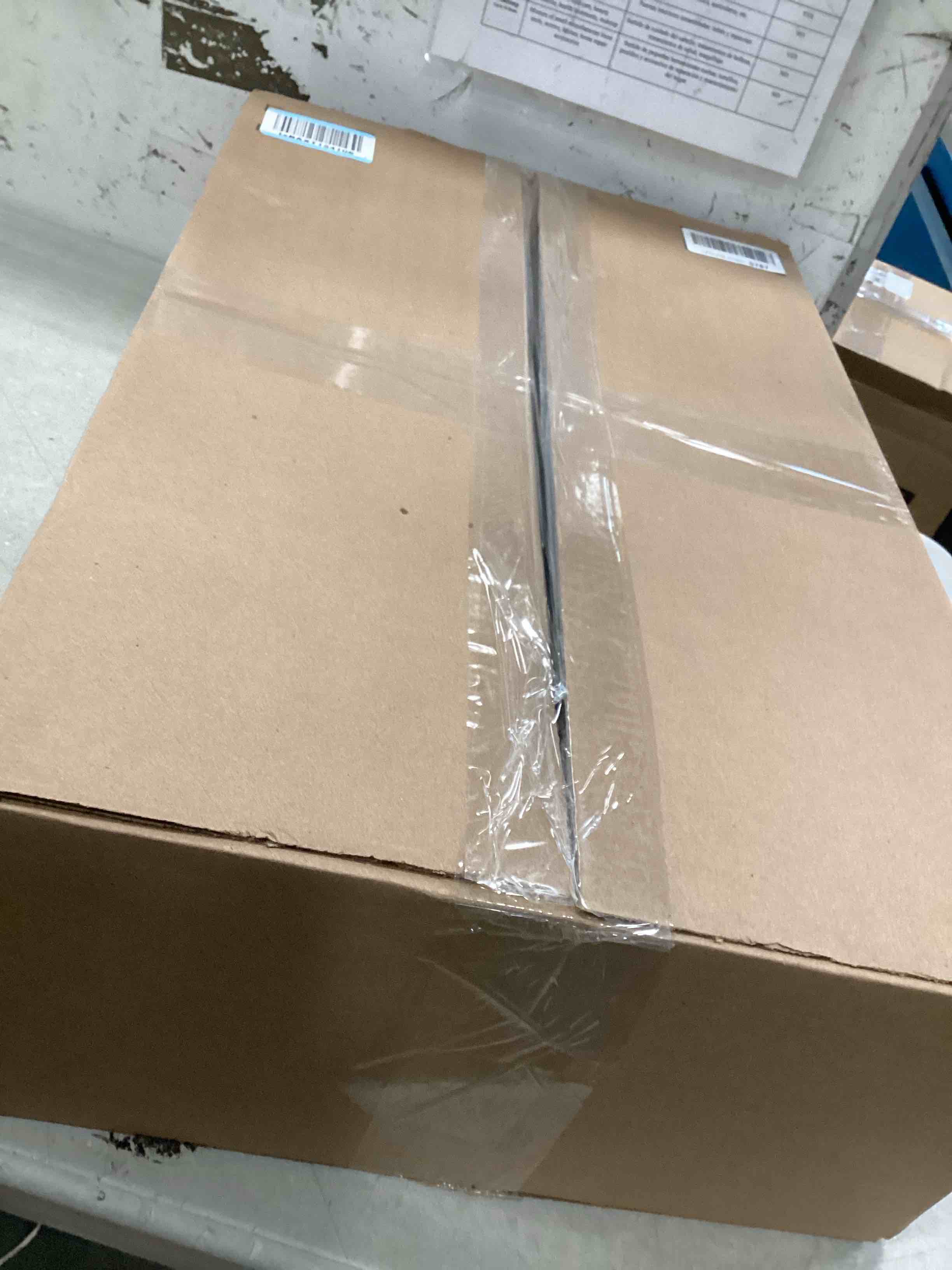 https://s3.amazonaws.com/lotting-images-prod/bidfta/PPE2100660_1745338853303.jpeg