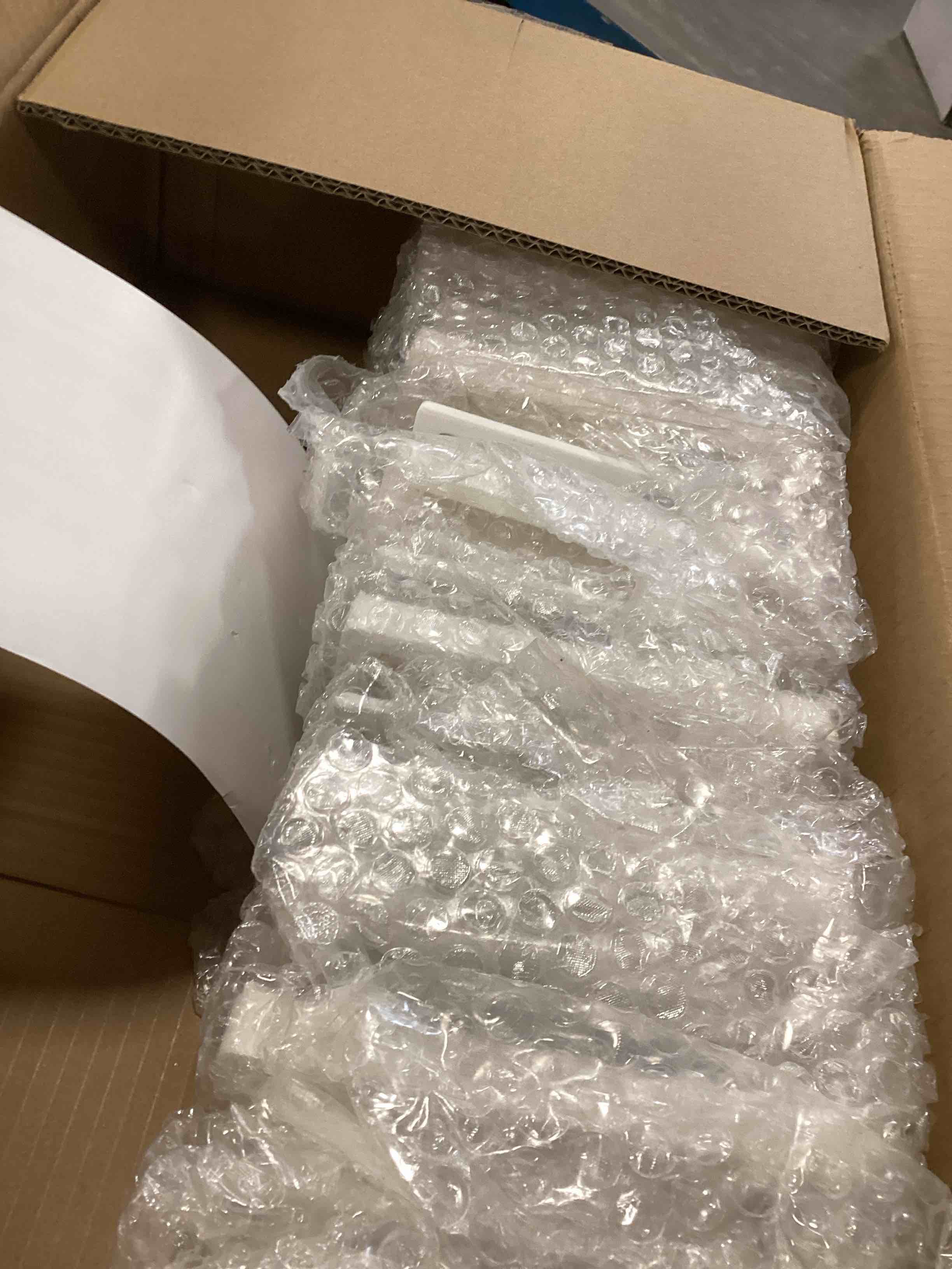 https://s3.amazonaws.com/lotting-images-prod/bidfta/PPE2100739_1745351450632.jpeg