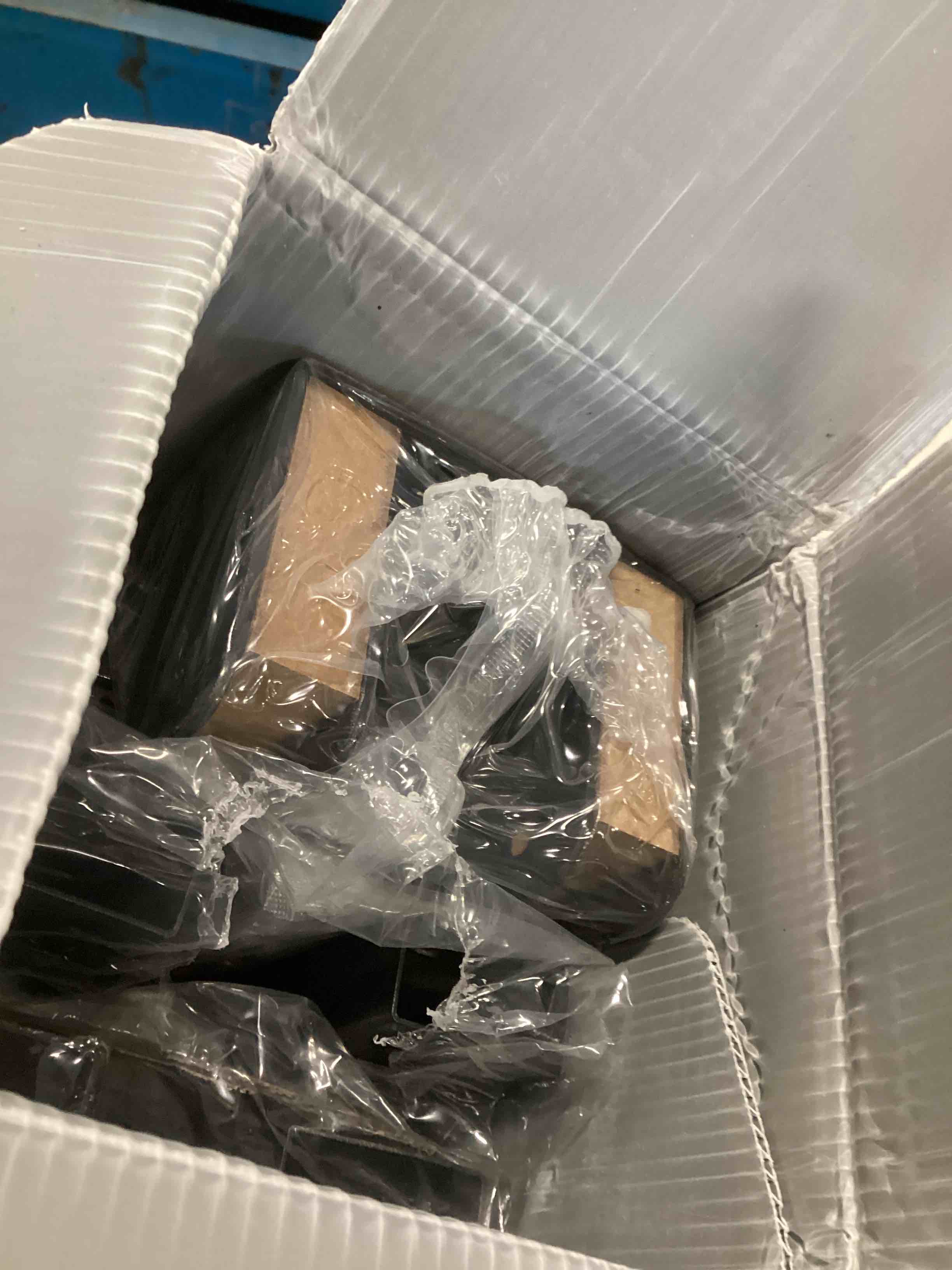 https://s3.amazonaws.com/lotting-images-prod/bidfta/PPE2100767_1745411386232.jpeg