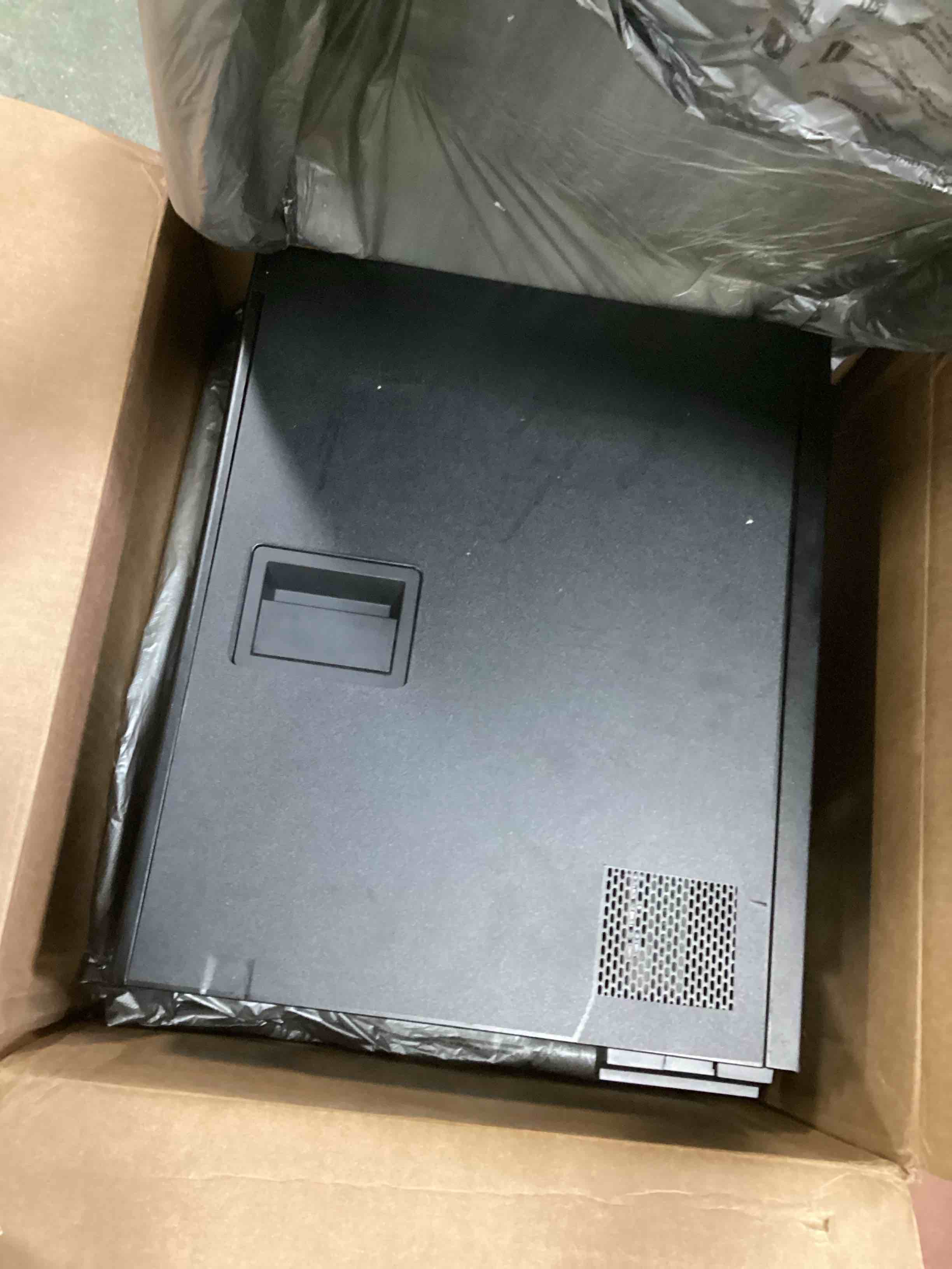 https://s3.amazonaws.com/lotting-images-prod/bidfta/PPE2100840_1745421439876.jpeg