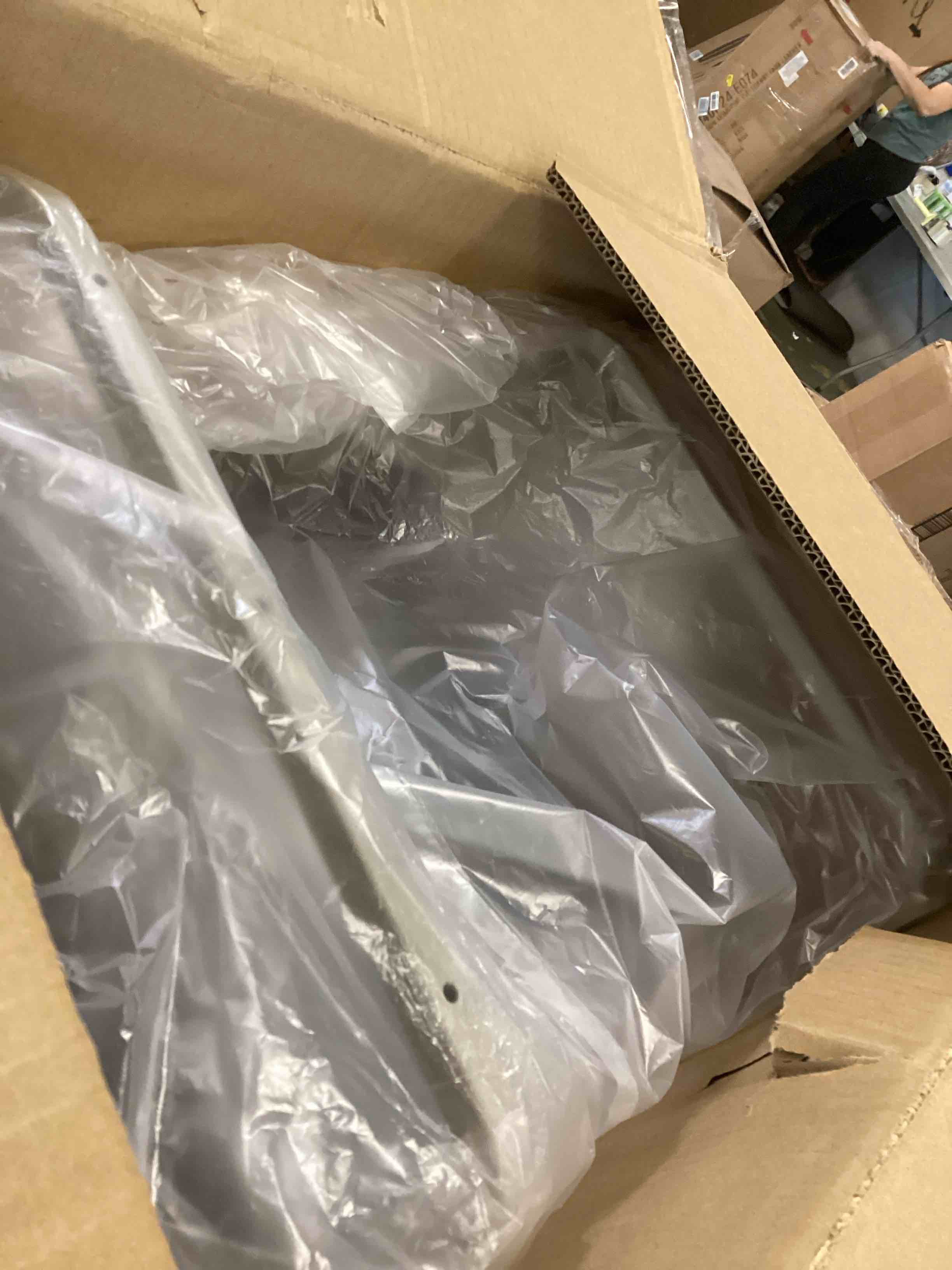 https://s3.amazonaws.com/lotting-images-prod/bidfta/PPE2100896_1745429927149.jpeg