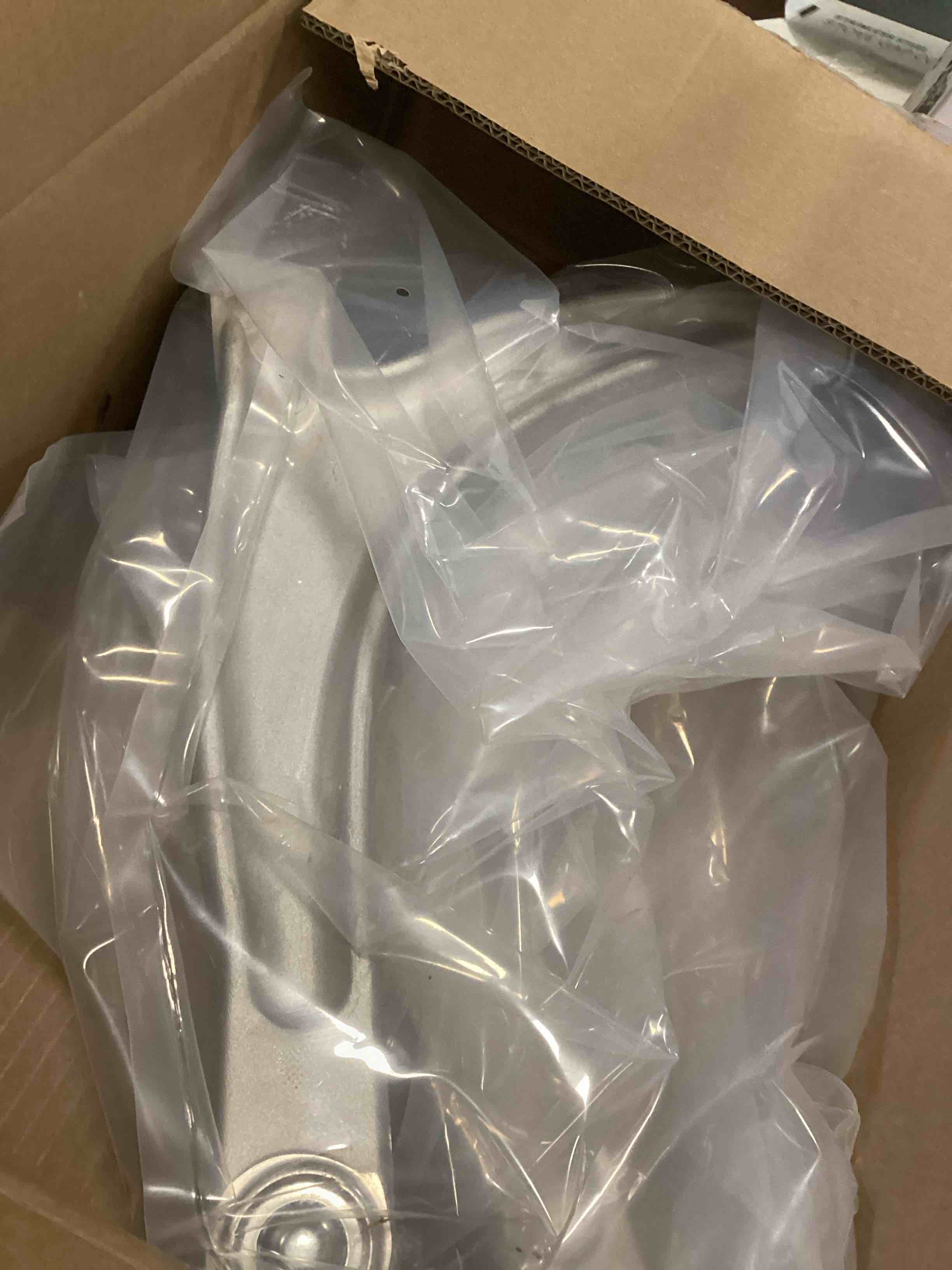 https://s3.amazonaws.com/lotting-images-prod/bidfta/PPE2100929_1745433608212.jpeg