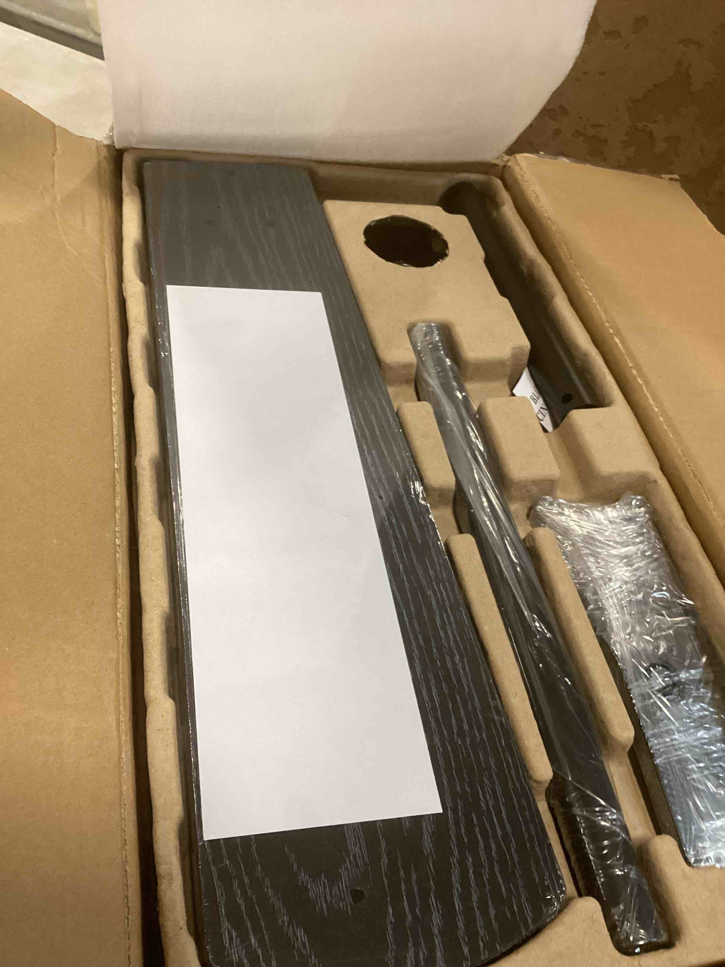 https://s3.amazonaws.com/lotting-images-prod/bidfta/PPE2101980_1741267470233.jpeg