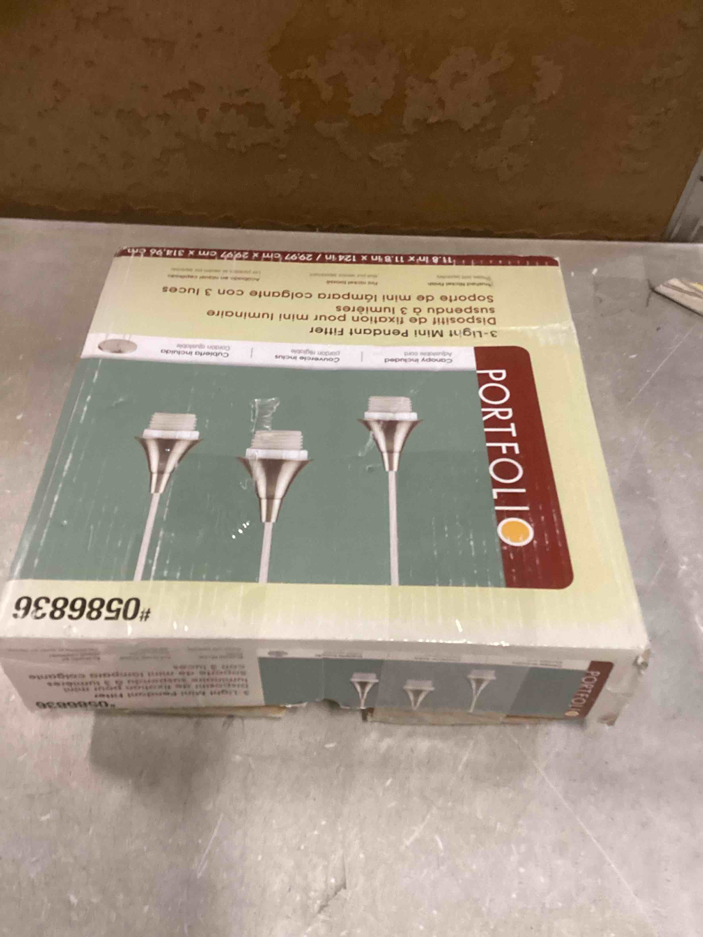 https://s3.amazonaws.com/lotting-images-prod/bidfta/PPE2102037_1741271248766.jpeg