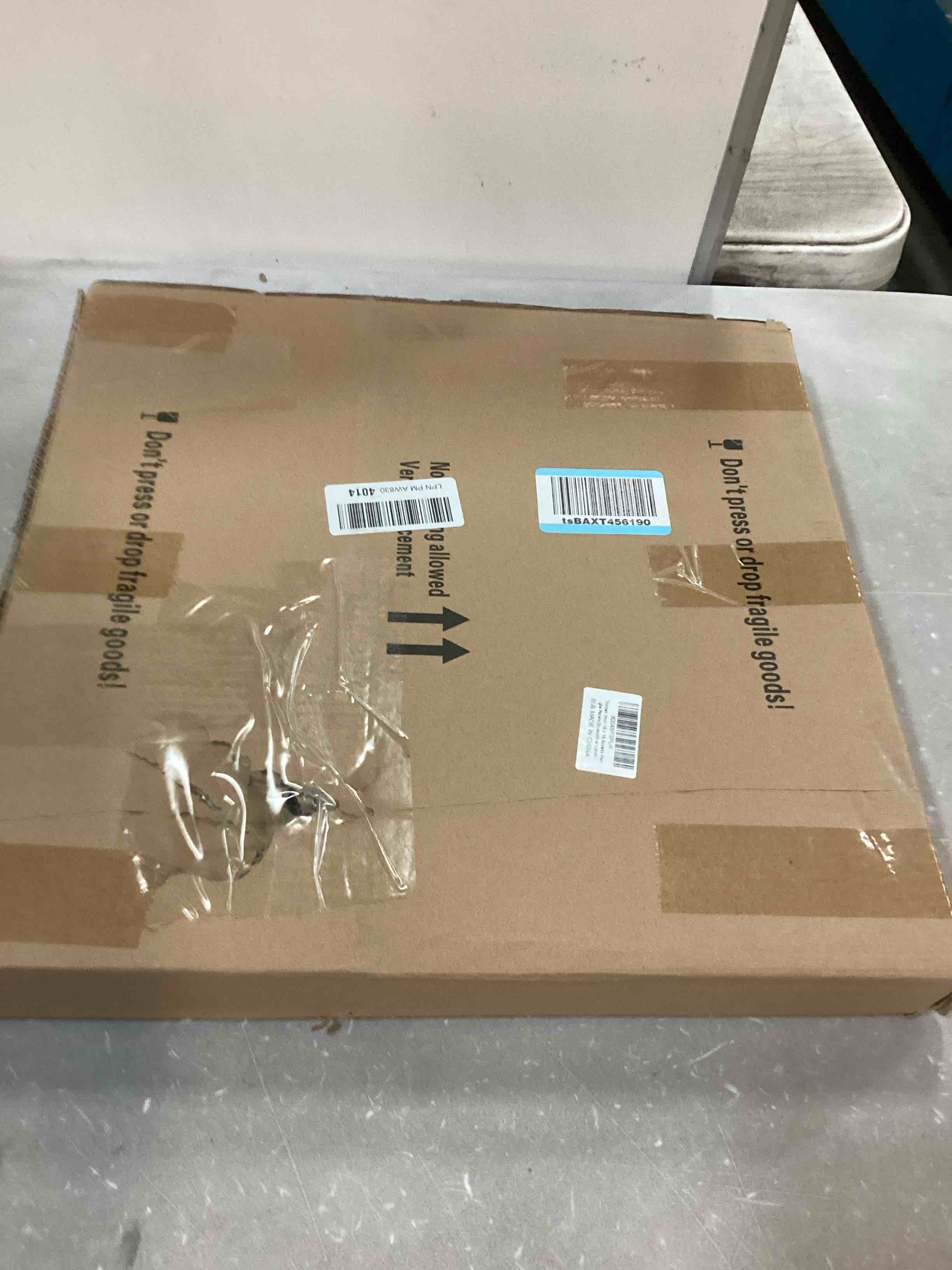 https://s3.amazonaws.com/lotting-images-prod/bidfta/PPE2103440_1742315859063.jpeg