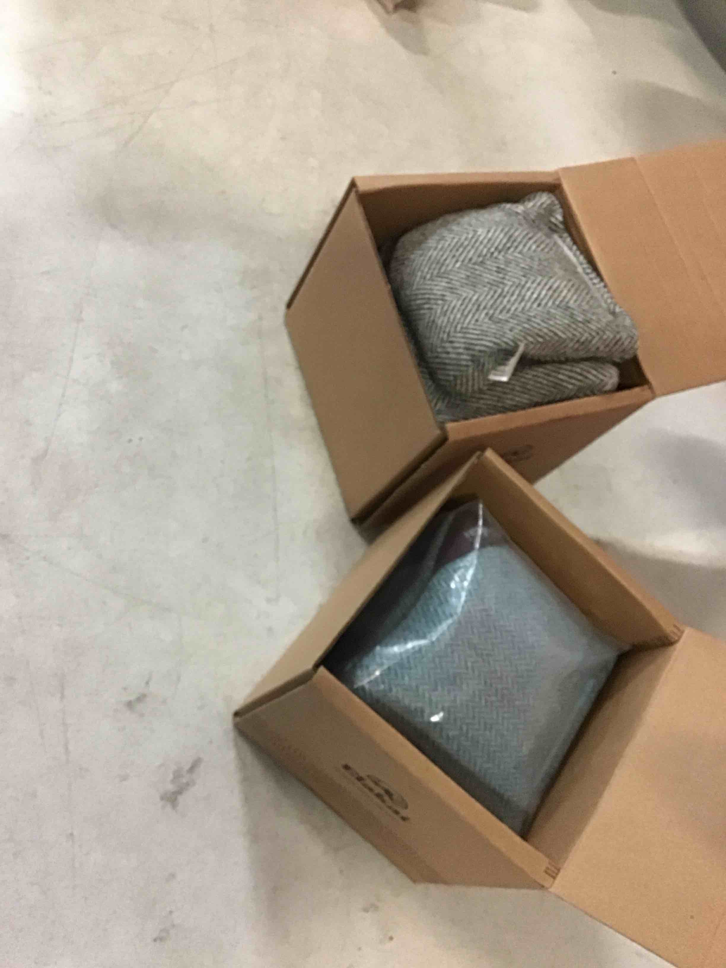 https://s3.amazonaws.com/lotting-images-prod/bidfta/PPE2104221_1752686133242.jpeg