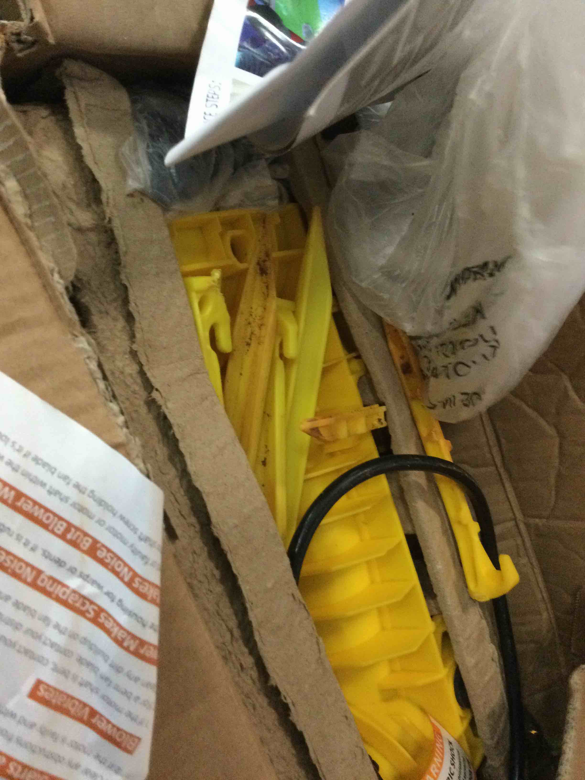 https://s3.amazonaws.com/lotting-images-prod/bidfta/PPE2104577_1755273421425.jpeg