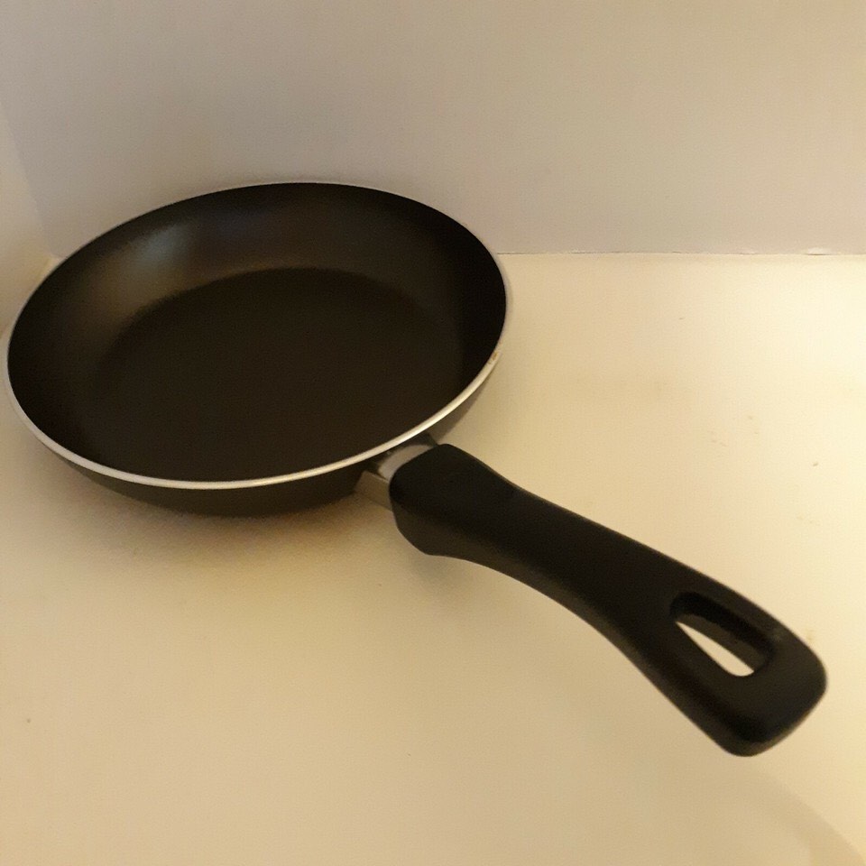 Ez Handy helpers nonstick fry pan 25cm