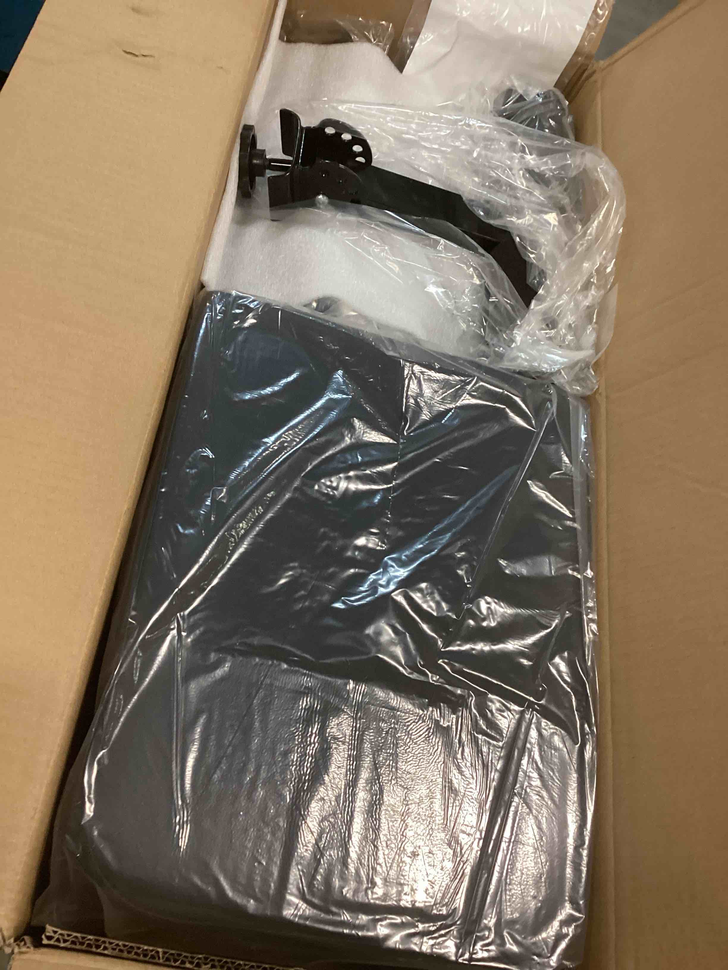 https://s3.amazonaws.com/lotting-images-prod/bidfta/PPE2110341_1735918793199.jpeg