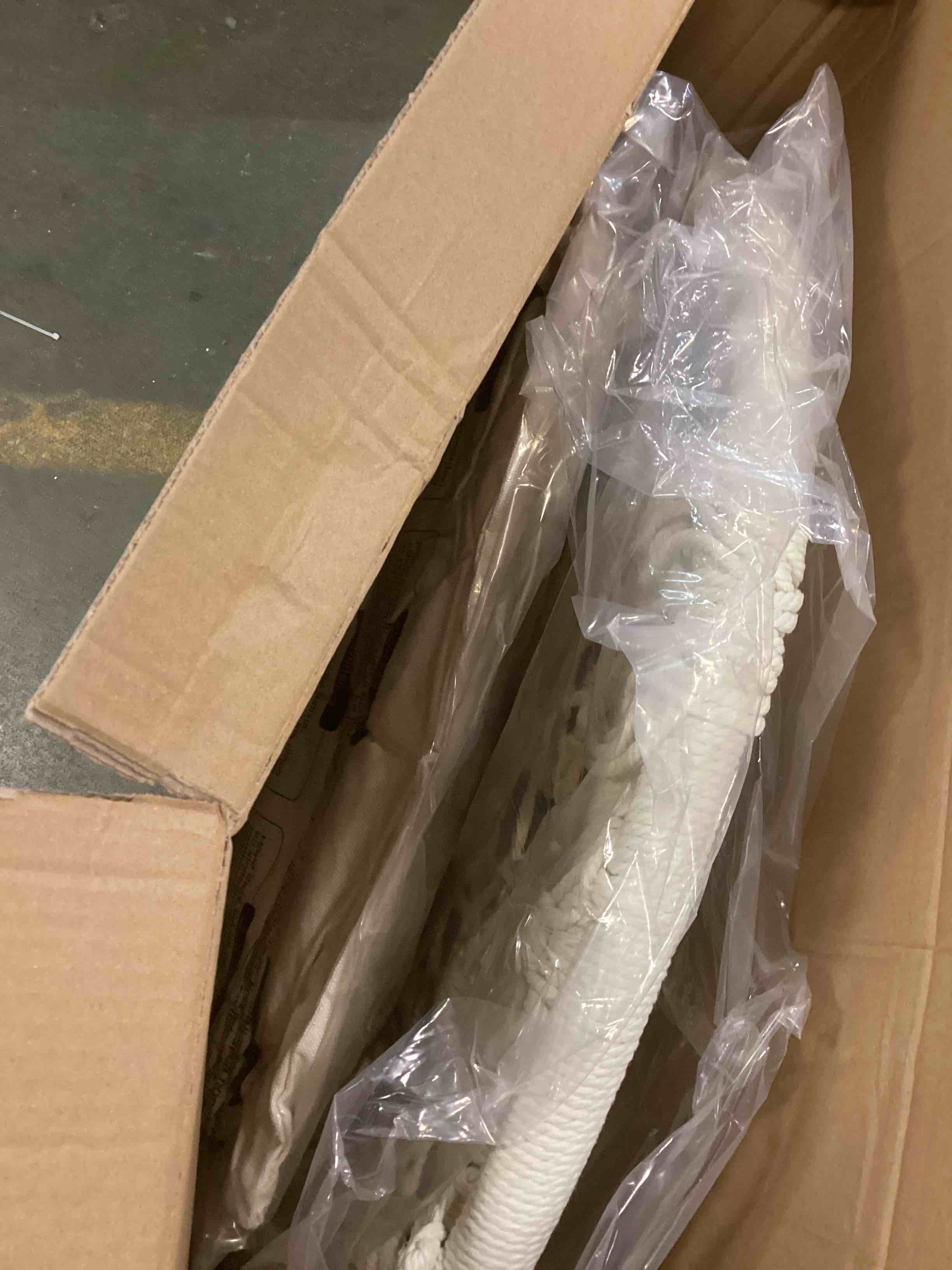 https://s3.amazonaws.com/lotting-images-prod/bidfta/PPE2110772_1736345719115.jpeg
