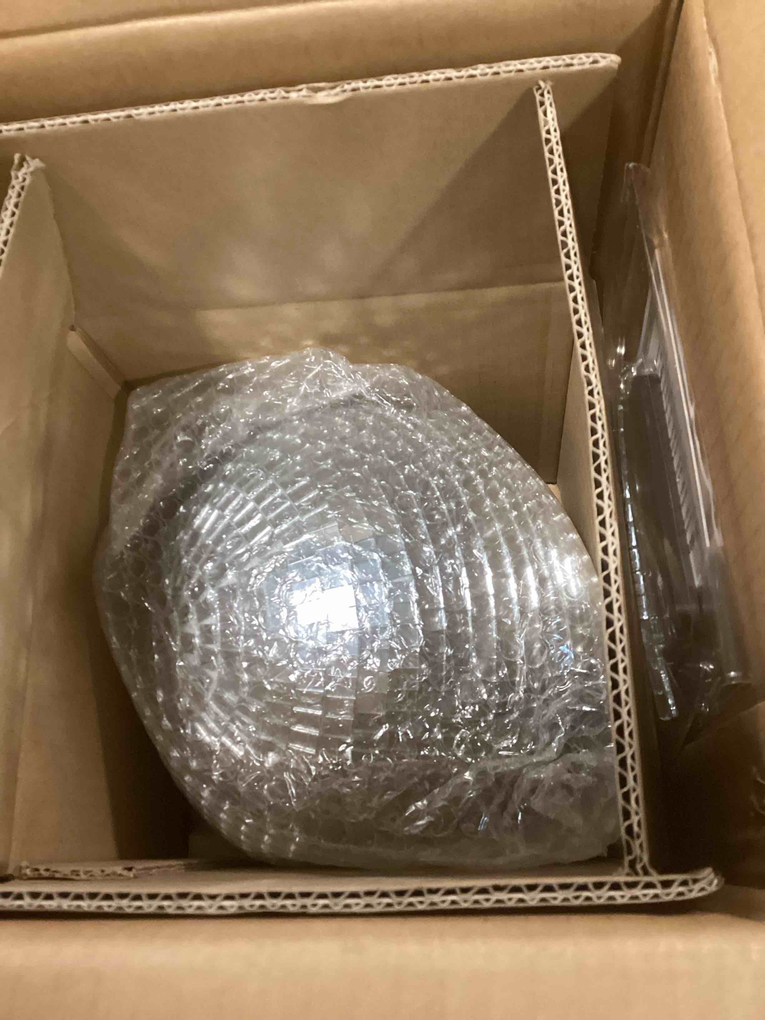 https://s3.amazonaws.com/lotting-images-prod/bidfta/PPE2111462_1736541266754.jpeg