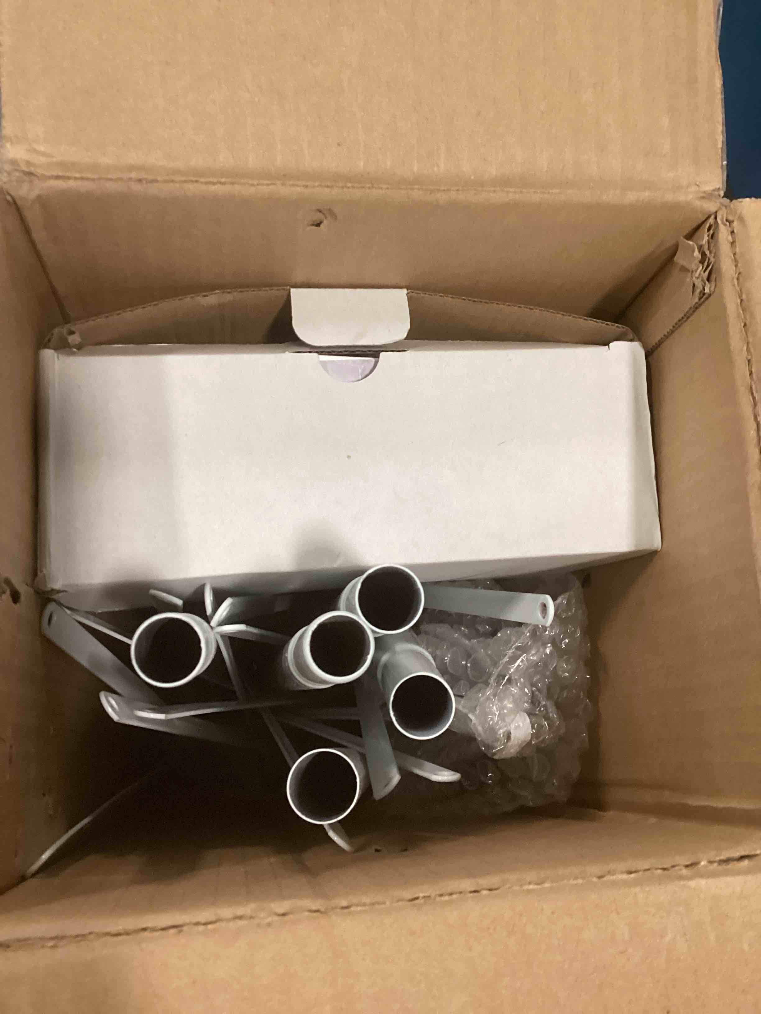 https://s3.amazonaws.com/lotting-images-prod/bidfta/PPE2111508_1736599517849.jpeg