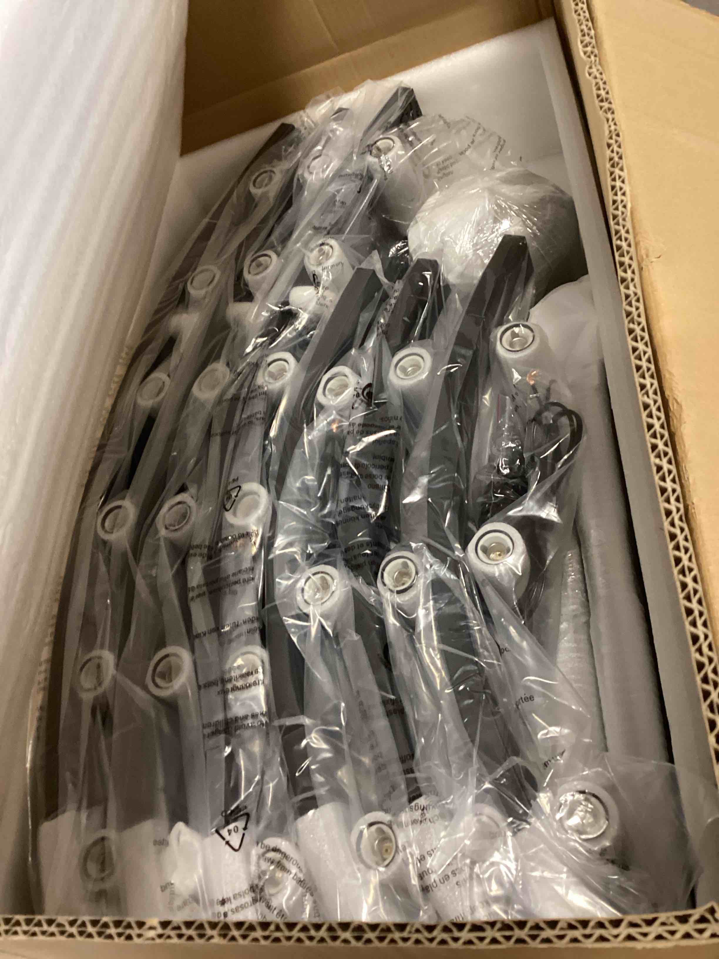 https://s3.amazonaws.com/lotting-images-prod/bidfta/PPE2111875_1736794060216.jpeg