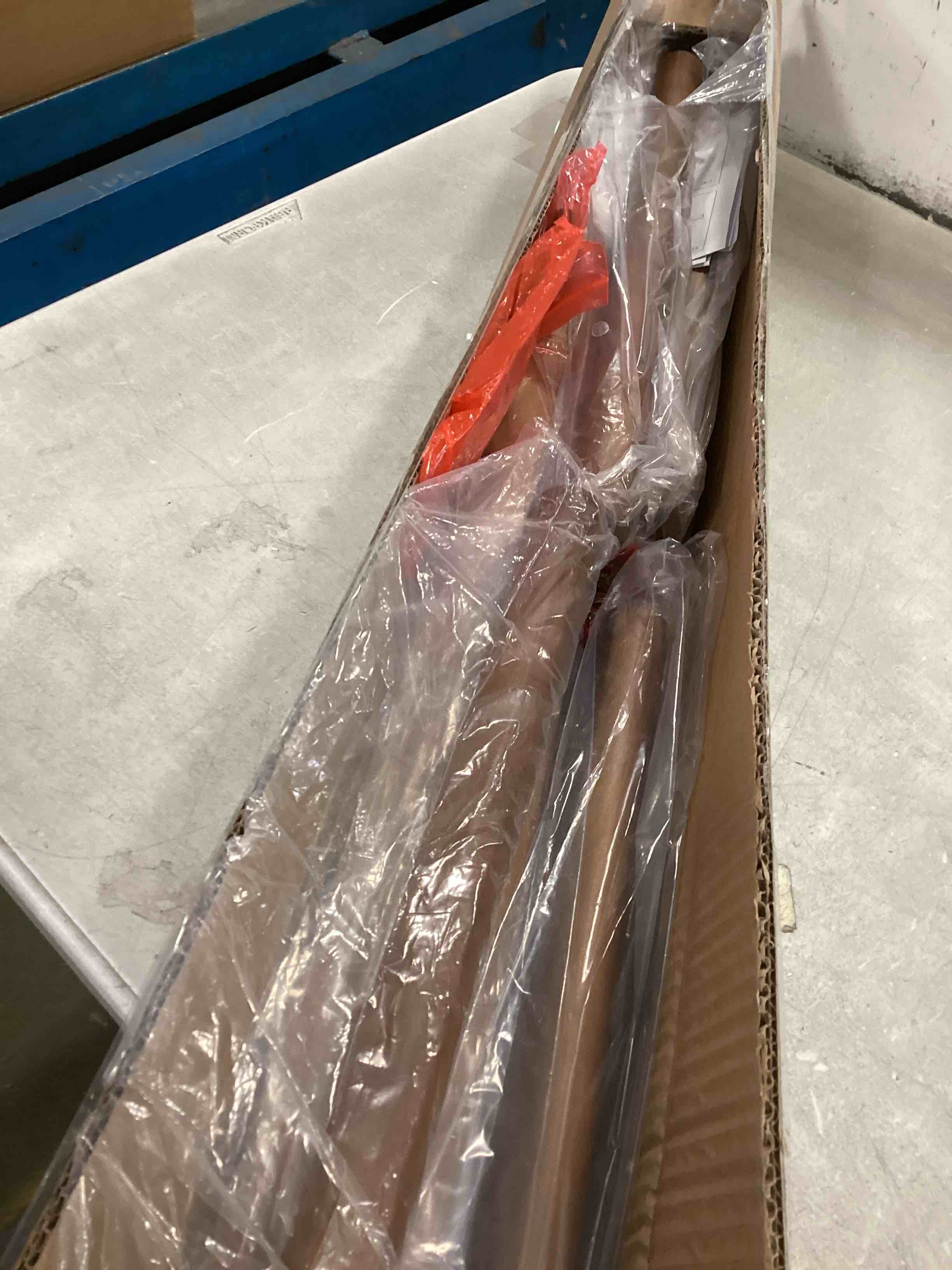 https://s3.amazonaws.com/lotting-images-prod/bidfta/PPE2112085_1736872230569.jpeg