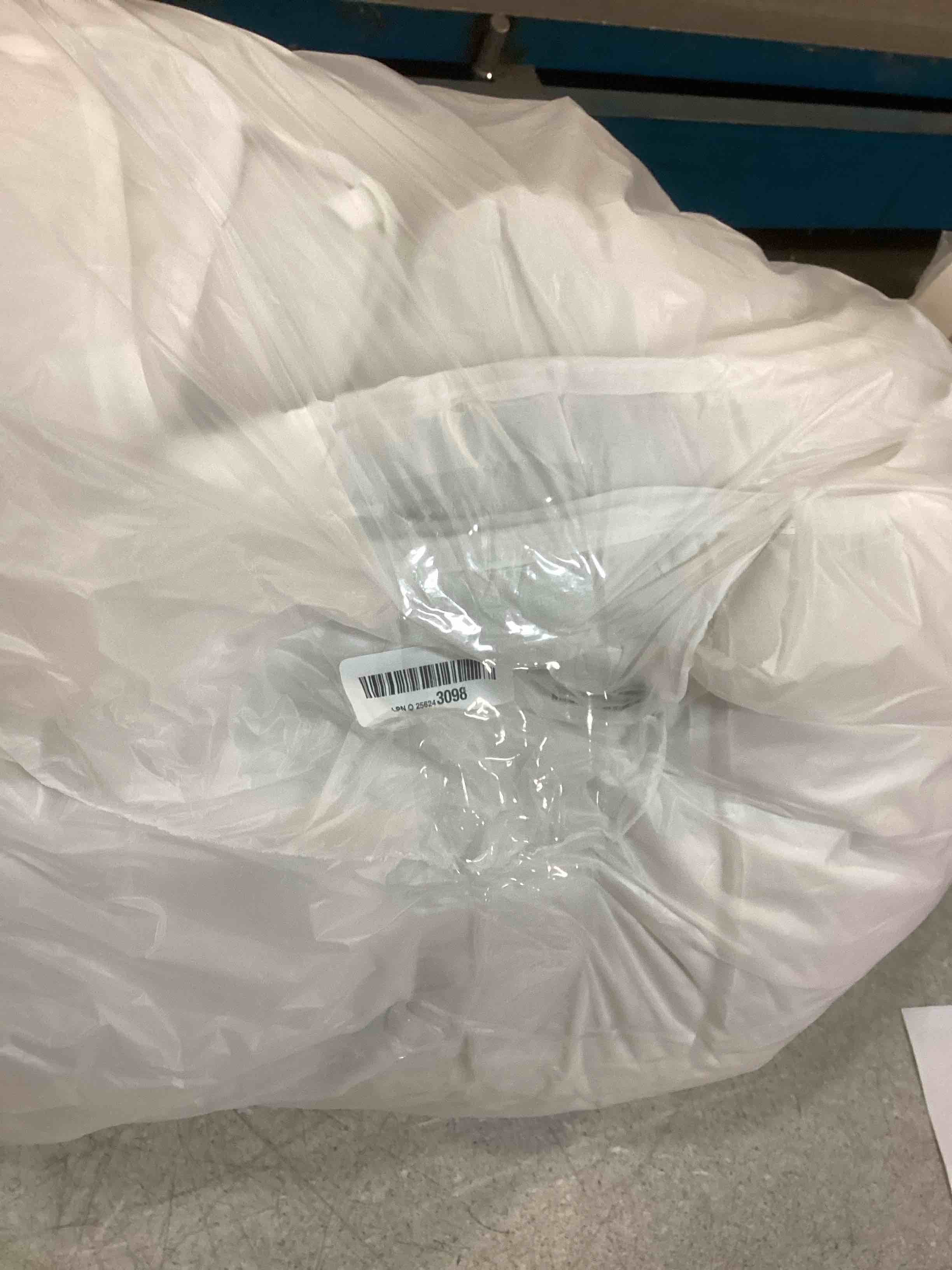 https://s3.amazonaws.com/lotting-images-prod/bidfta/PPE2116090_1736010735980.jpeg