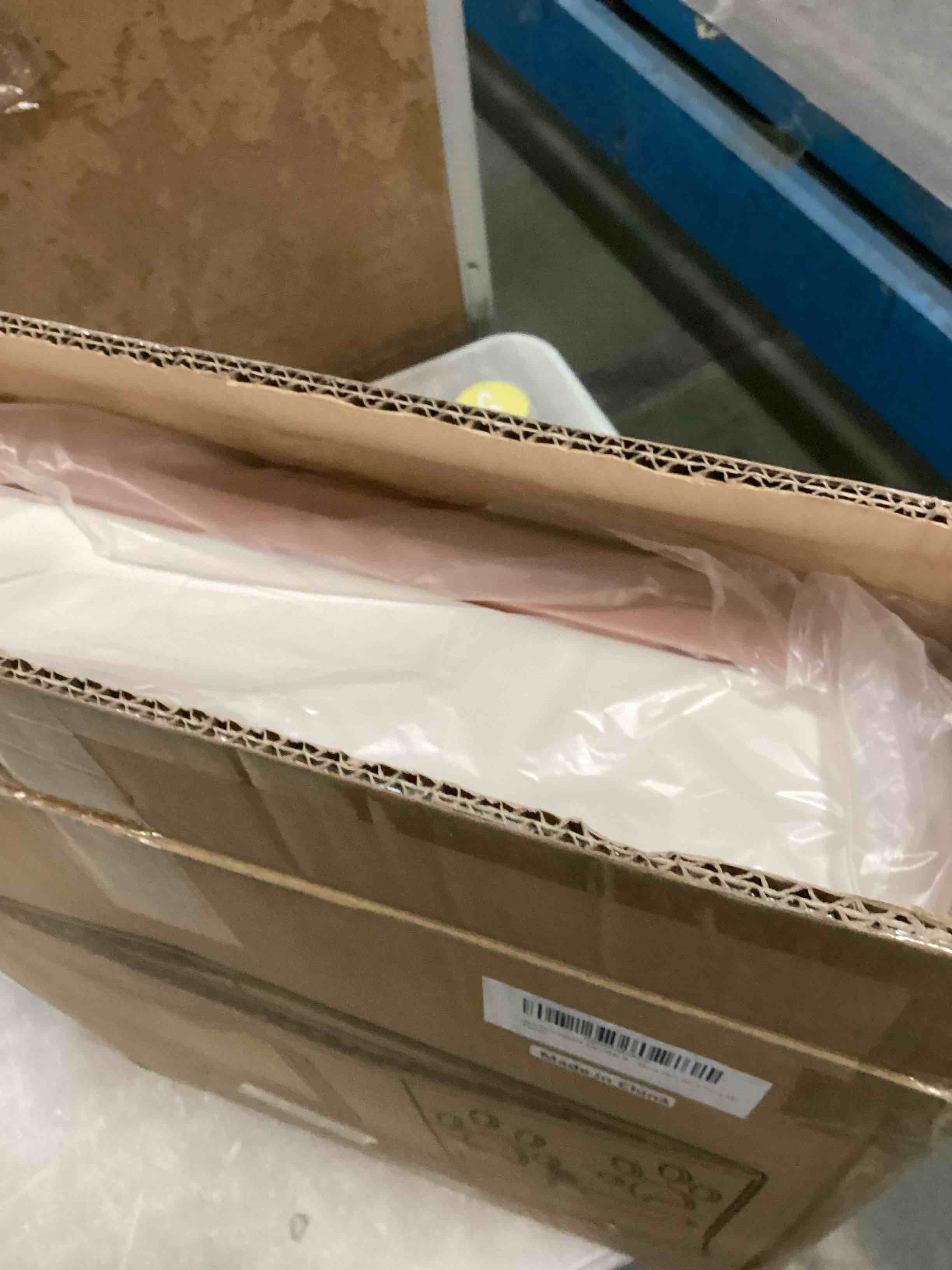 https://s3.amazonaws.com/lotting-images-prod/bidfta/PPE2116363_1736275775575.jpeg
