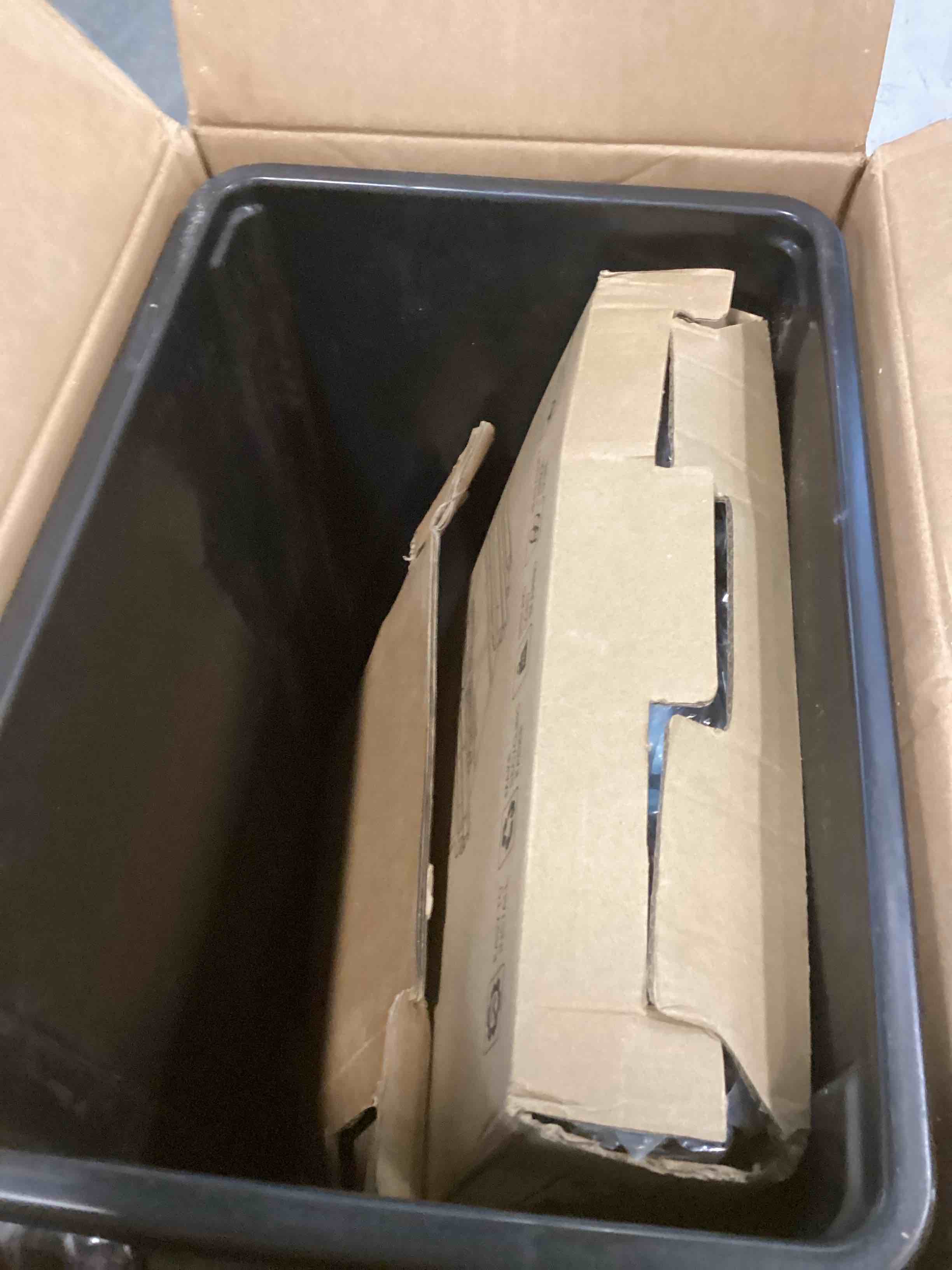 https://s3.amazonaws.com/lotting-images-prod/bidfta/PPE2116689_1737479136812.jpeg