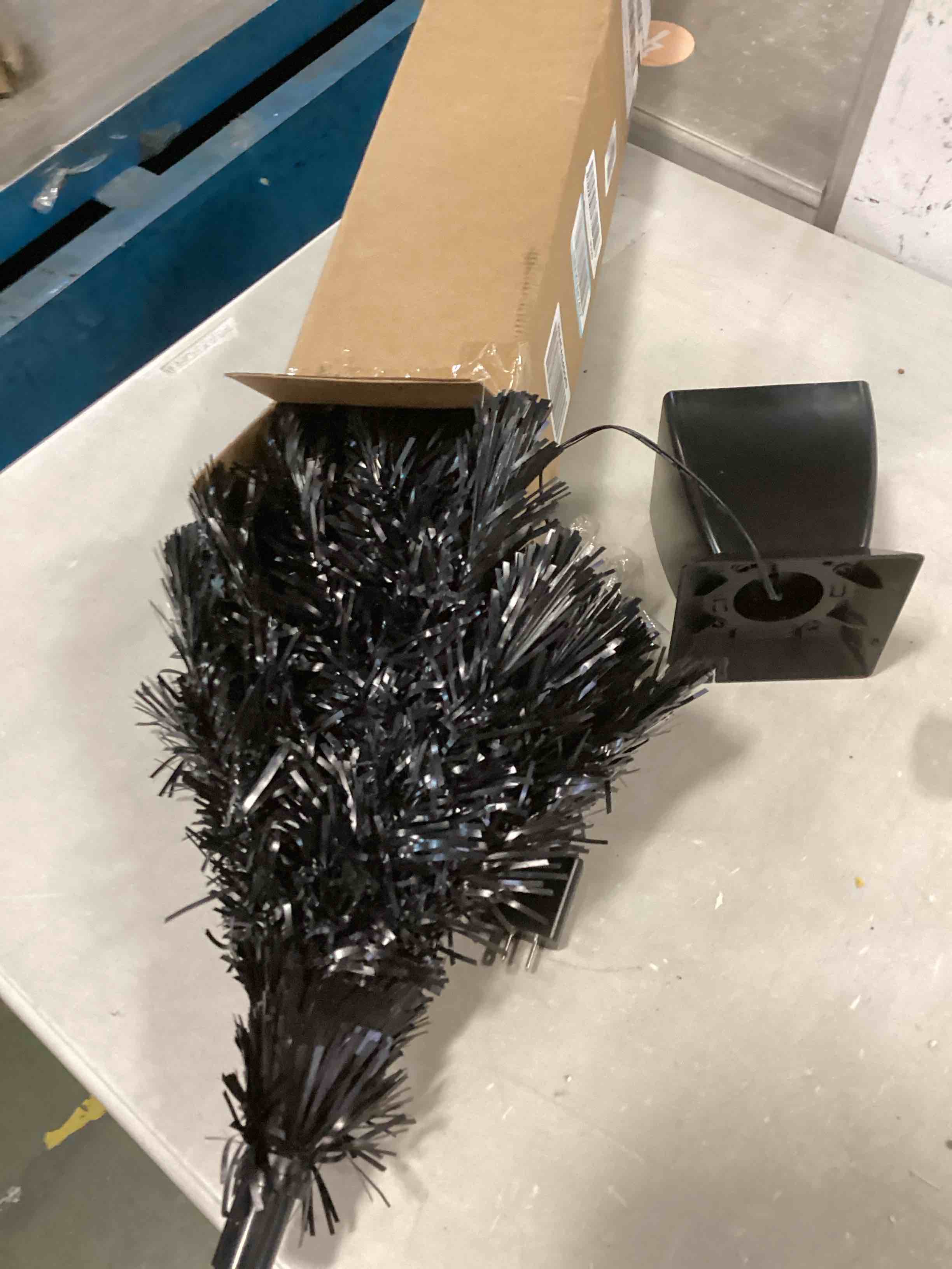 https://s3.amazonaws.com/lotting-images-prod/bidfta/PPE2116694_1737480330711.jpeg