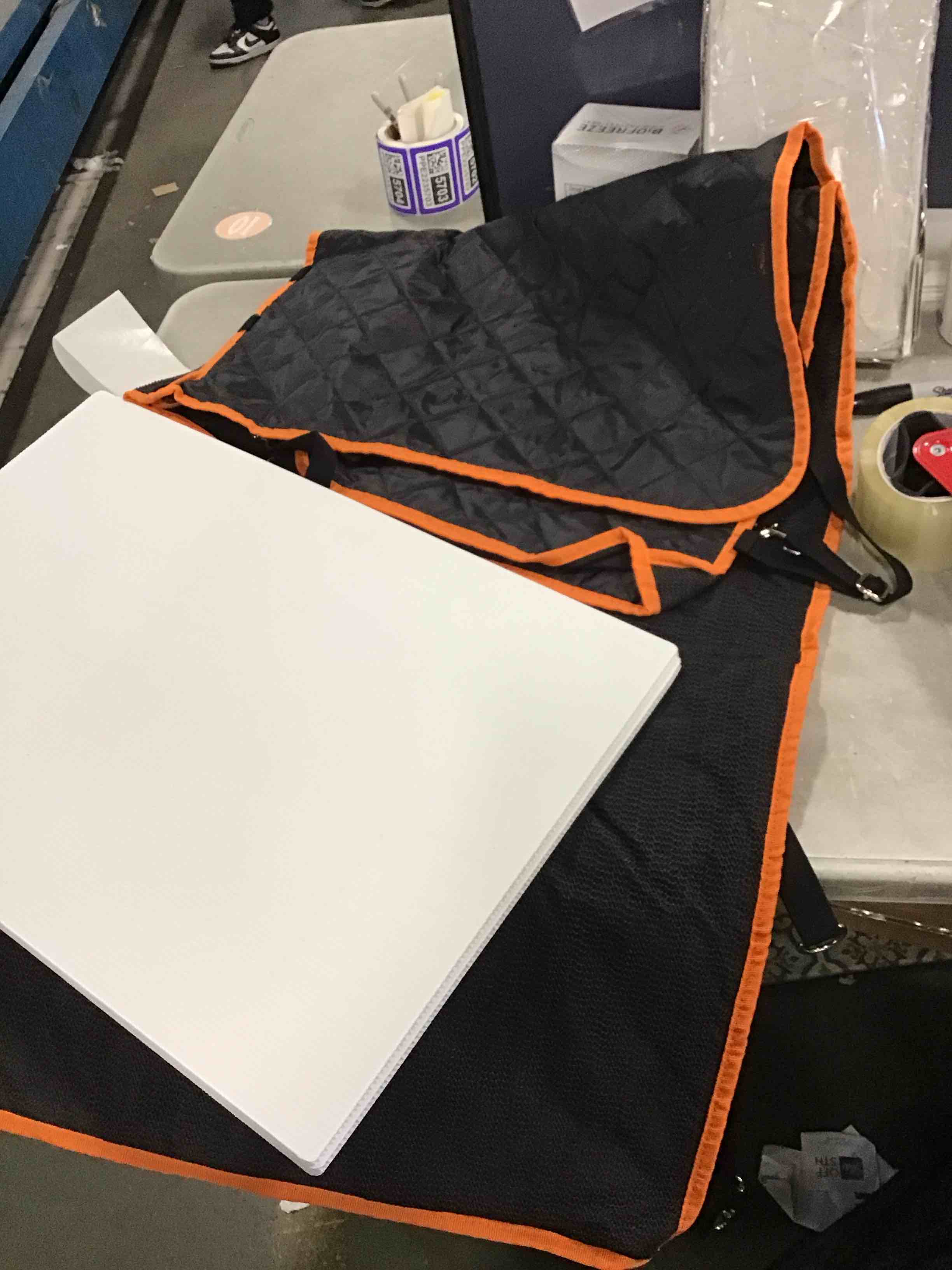 https://s3.amazonaws.com/lotting-images-prod/bidfta/PPE2118123_1738183985826.jpeg