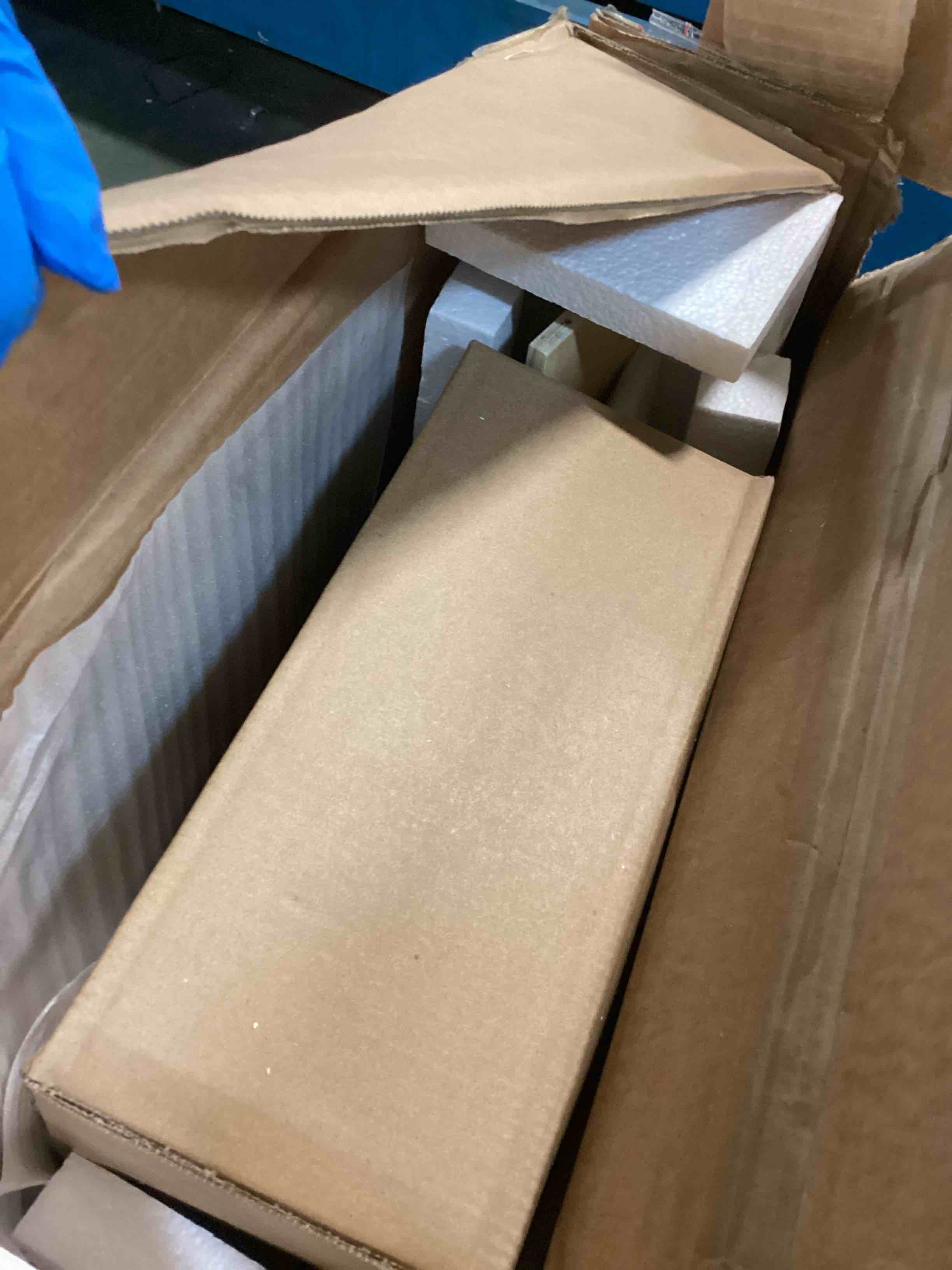 https://s3.amazonaws.com/lotting-images-prod/bidfta/PPE2119022_1736259109150.jpeg
