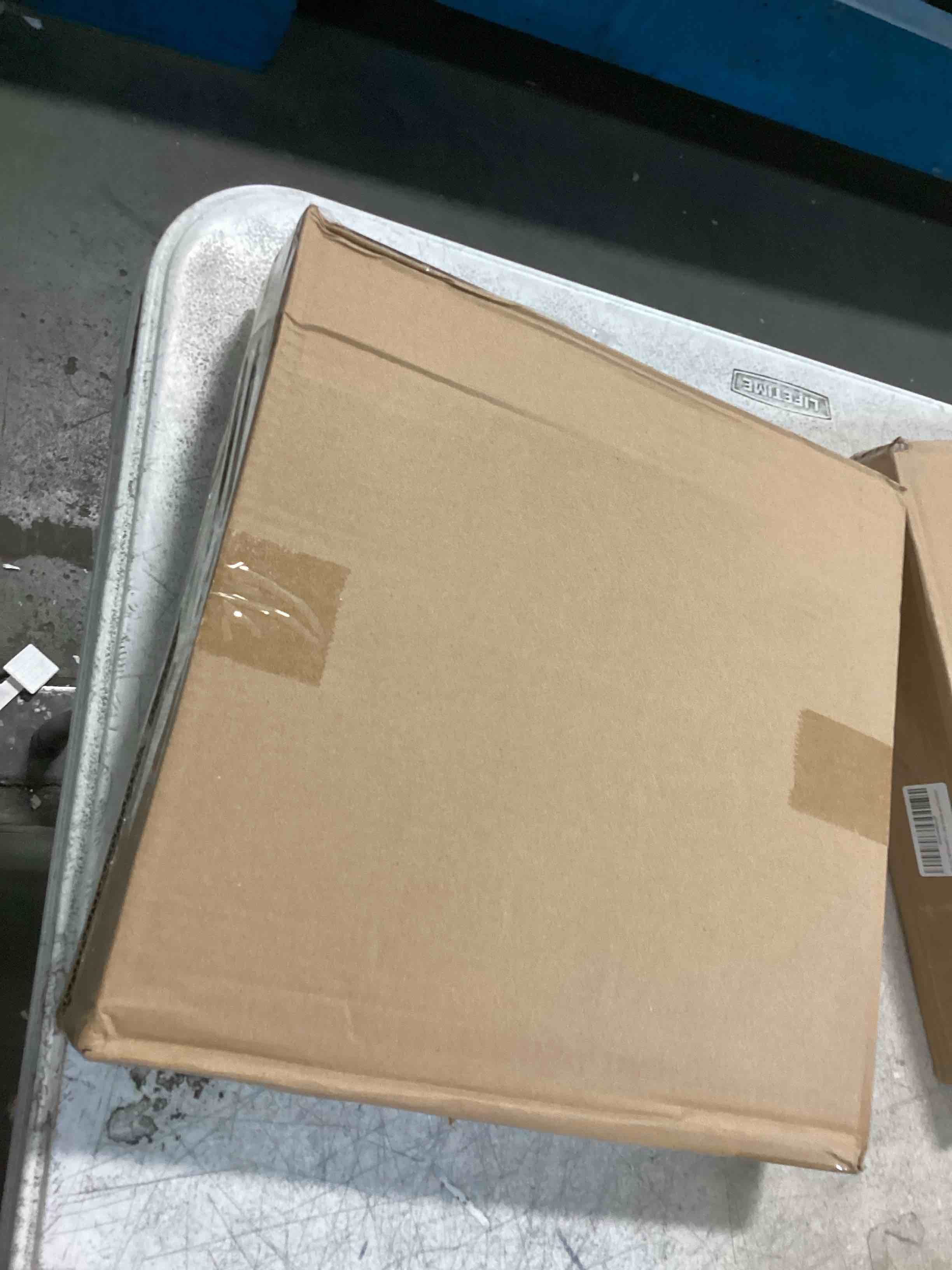 https://s3.amazonaws.com/lotting-images-prod/bidfta/PPE2119100_1736264783872.jpeg