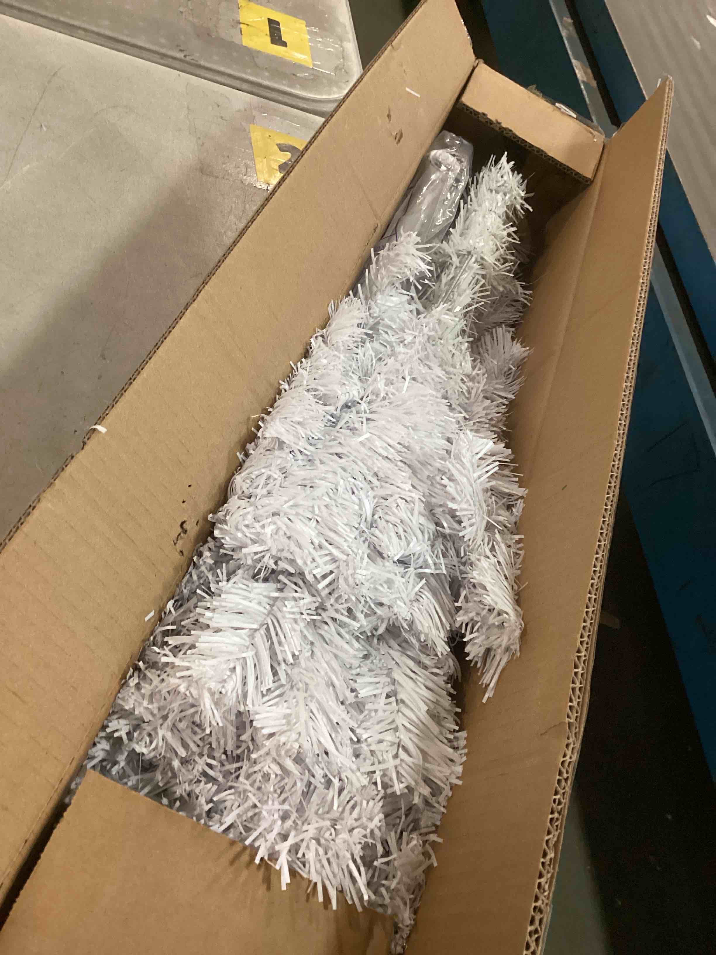 https://s3.amazonaws.com/lotting-images-prod/bidfta/PPE2119954_1736542239742.jpeg