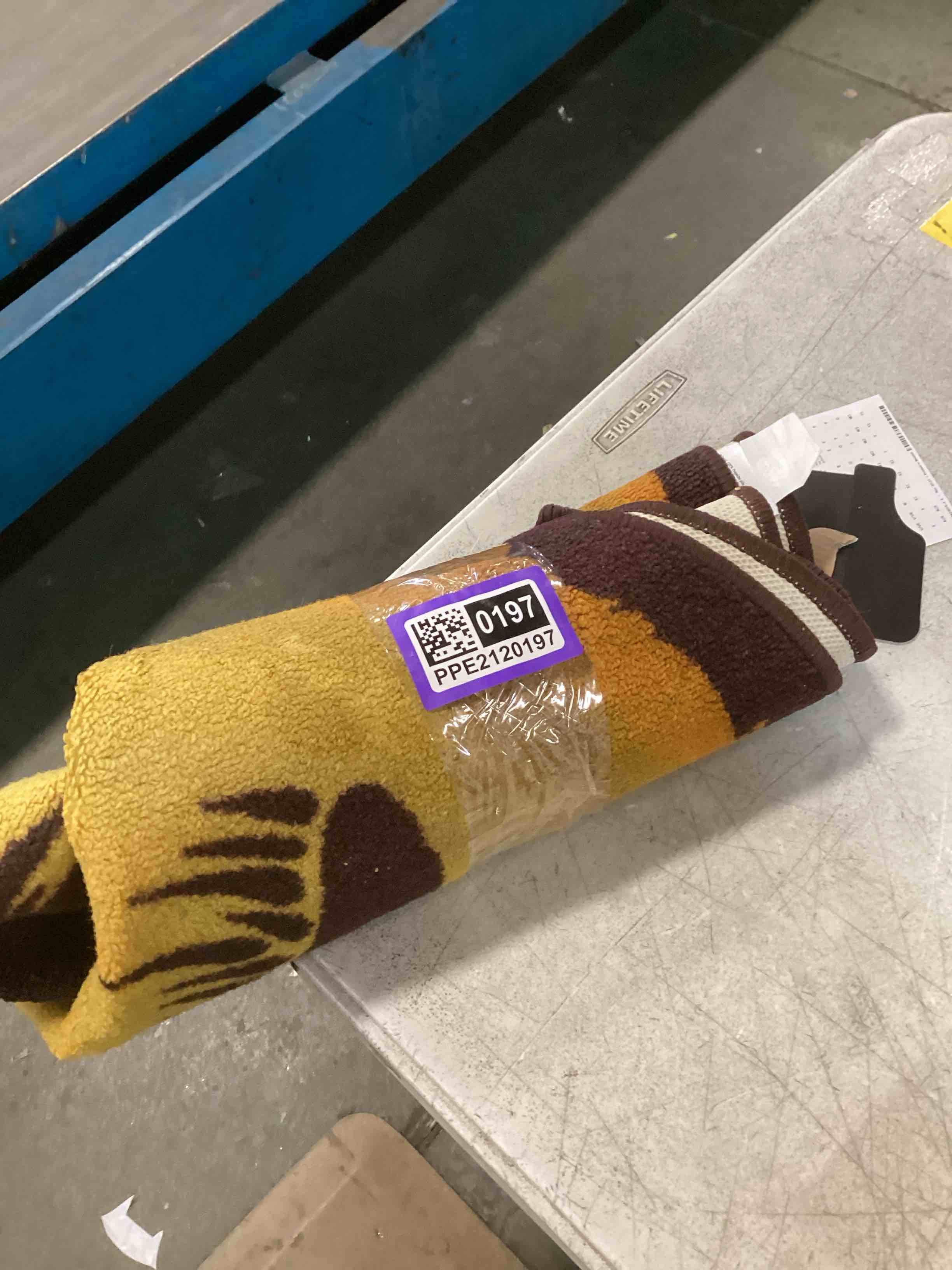 https://s3.amazonaws.com/lotting-images-prod/bidfta/PPE2120197_1736786029042.jpeg