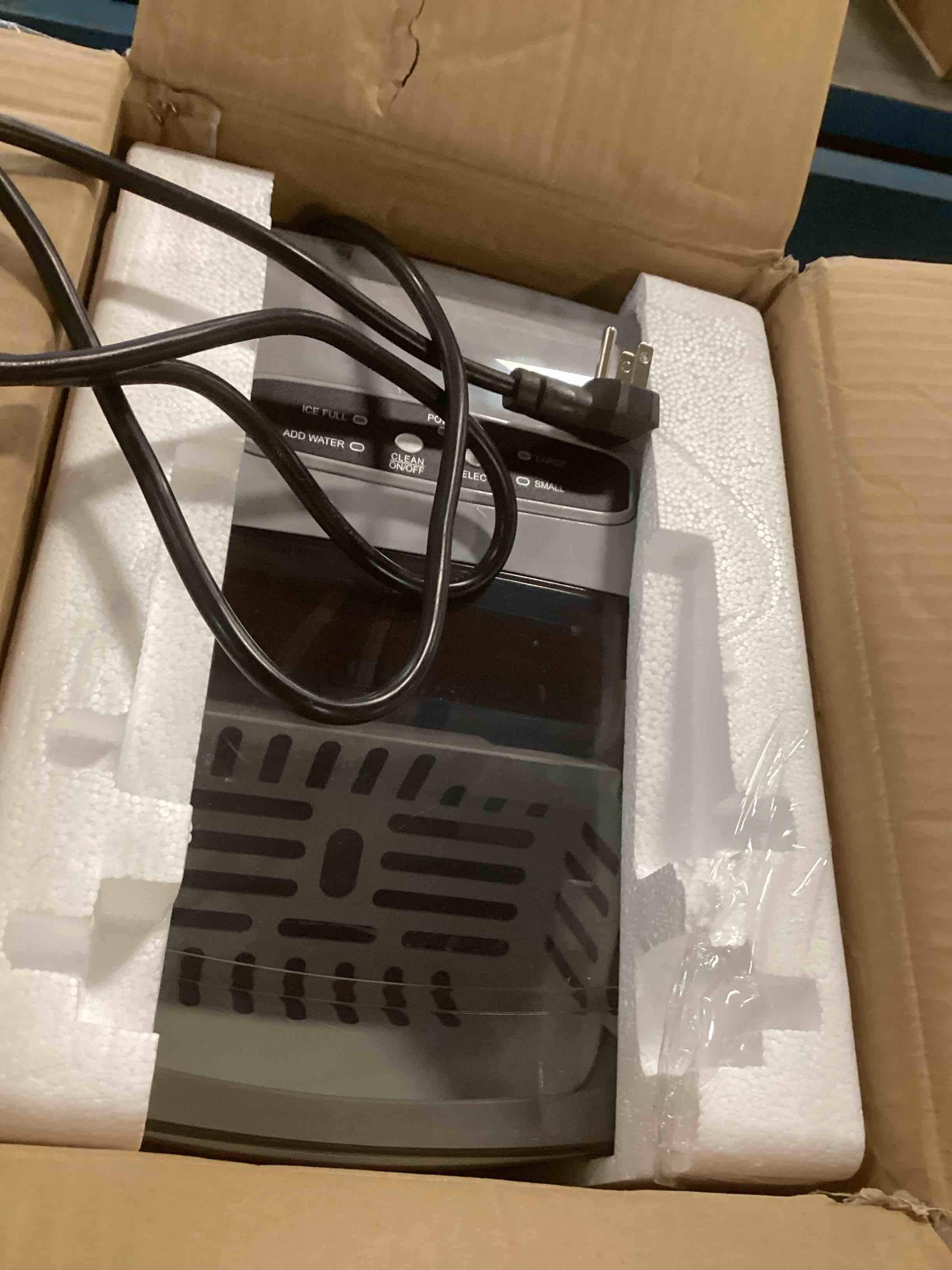 https://s3.amazonaws.com/lotting-images-prod/bidfta/PPE2120828_1737036781204.jpeg