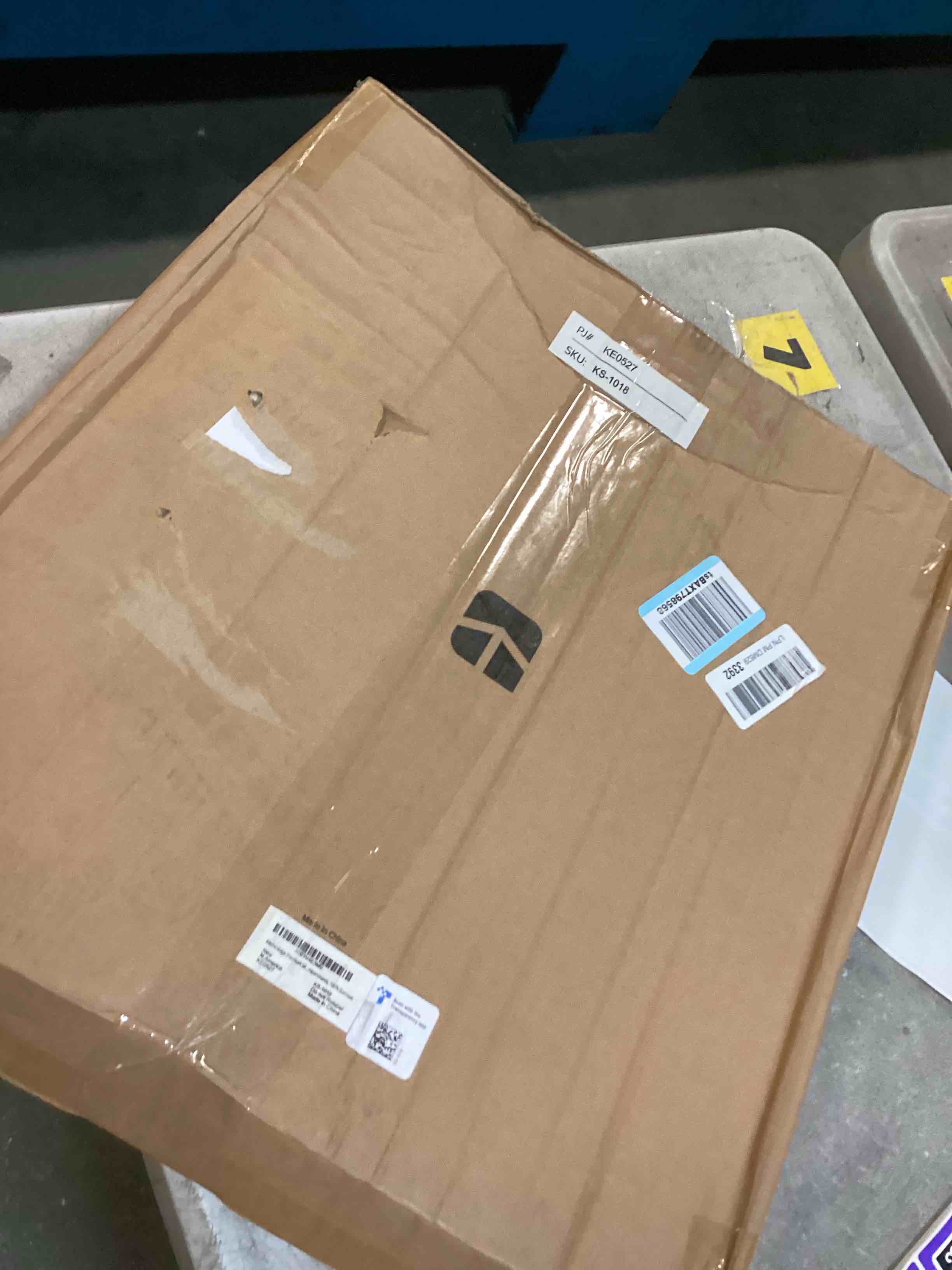 https://s3.amazonaws.com/lotting-images-prod/bidfta/PPE2121705_1737462396368.jpeg