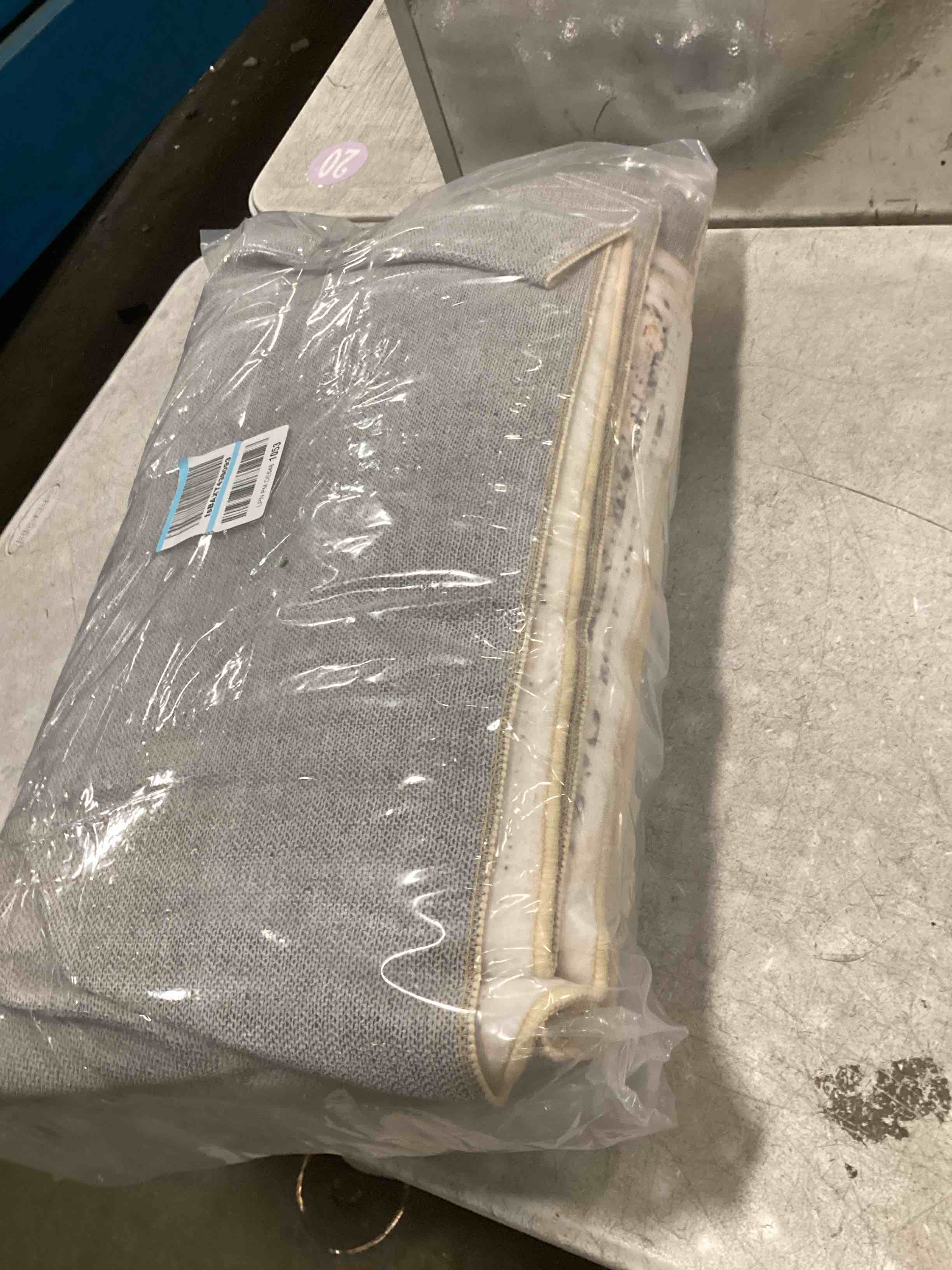 https://s3.amazonaws.com/lotting-images-prod/bidfta/PPE2122281_1735821060770.jpeg