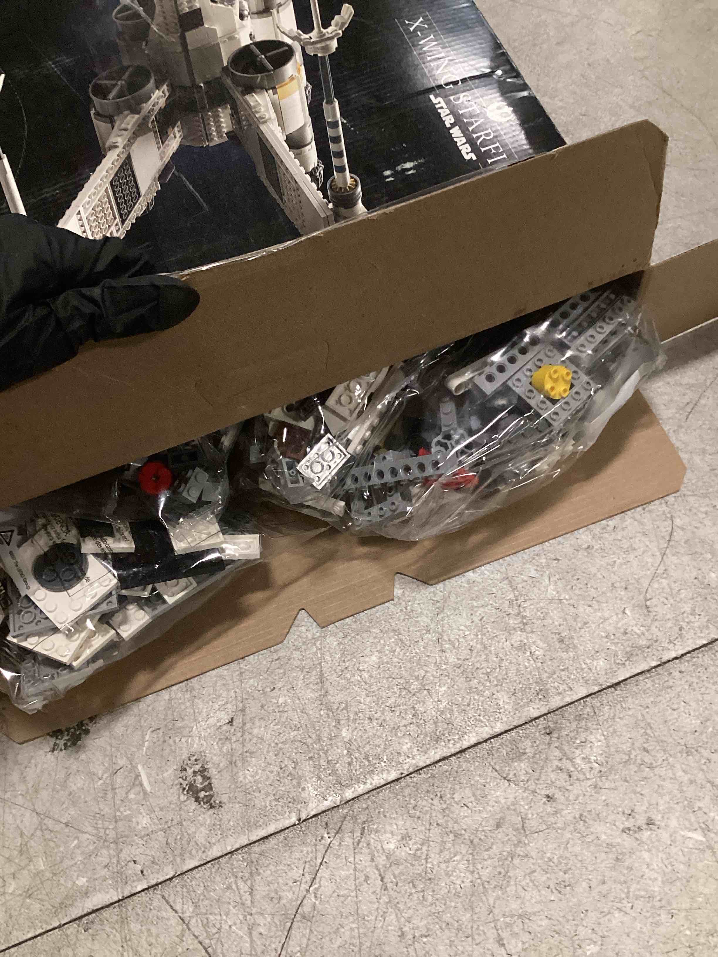 https://s3.amazonaws.com/lotting-images-prod/bidfta/PPE2122323_1735823722915.jpeg