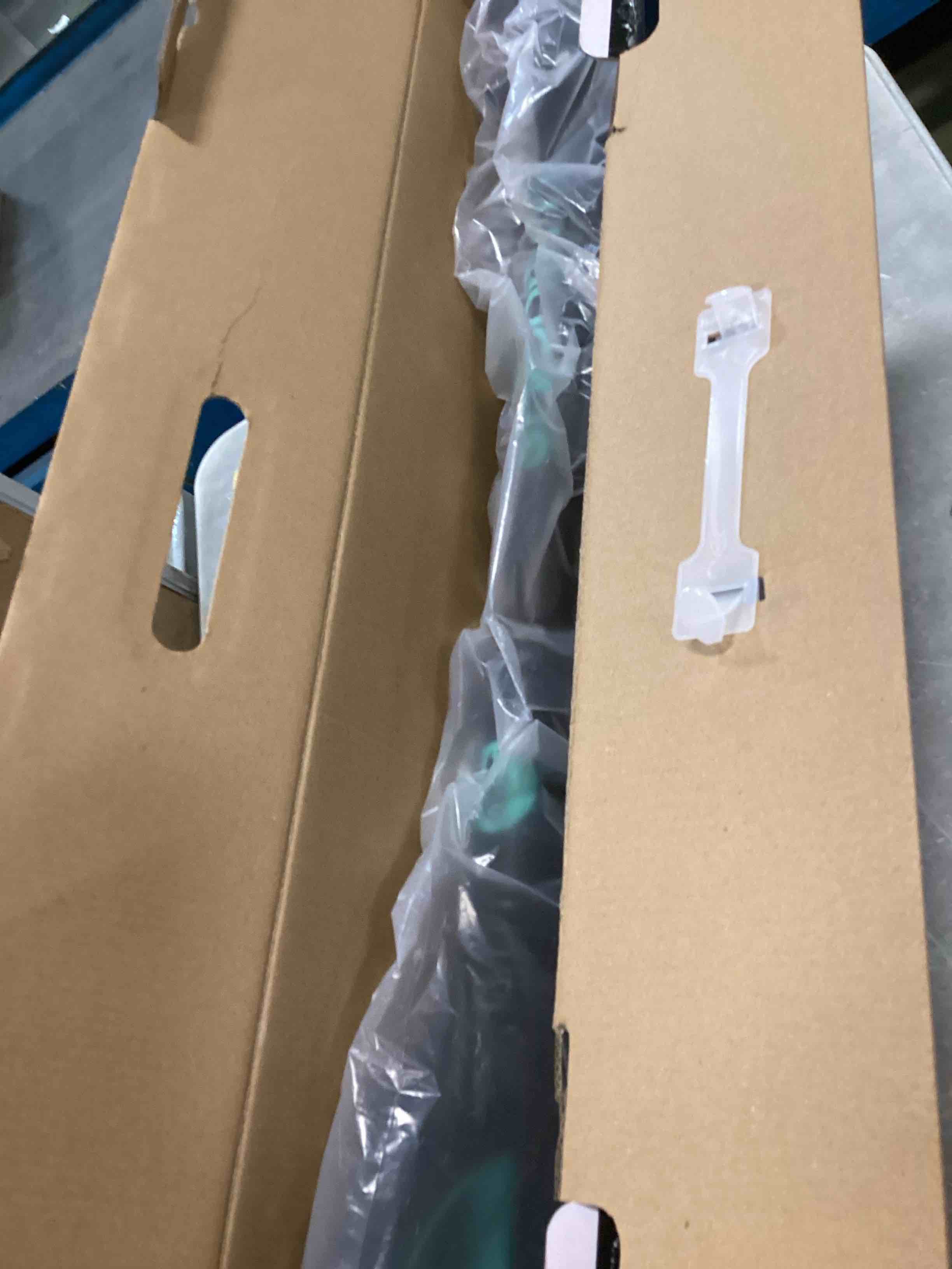 https://s3.amazonaws.com/lotting-images-prod/bidfta/PPE2123276_1736515655321.jpeg