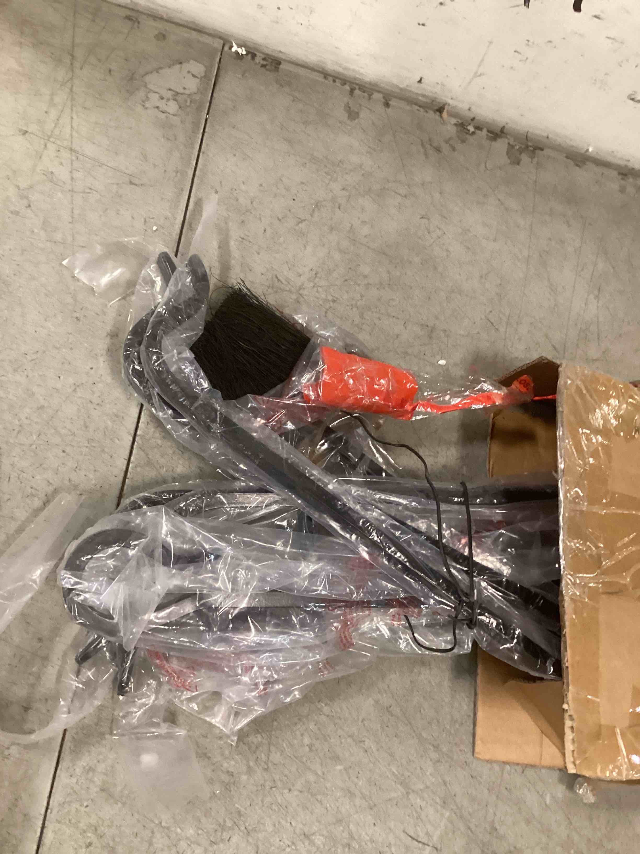 https://s3.amazonaws.com/lotting-images-prod/bidfta/PPE2124339_1737042430351.jpeg
