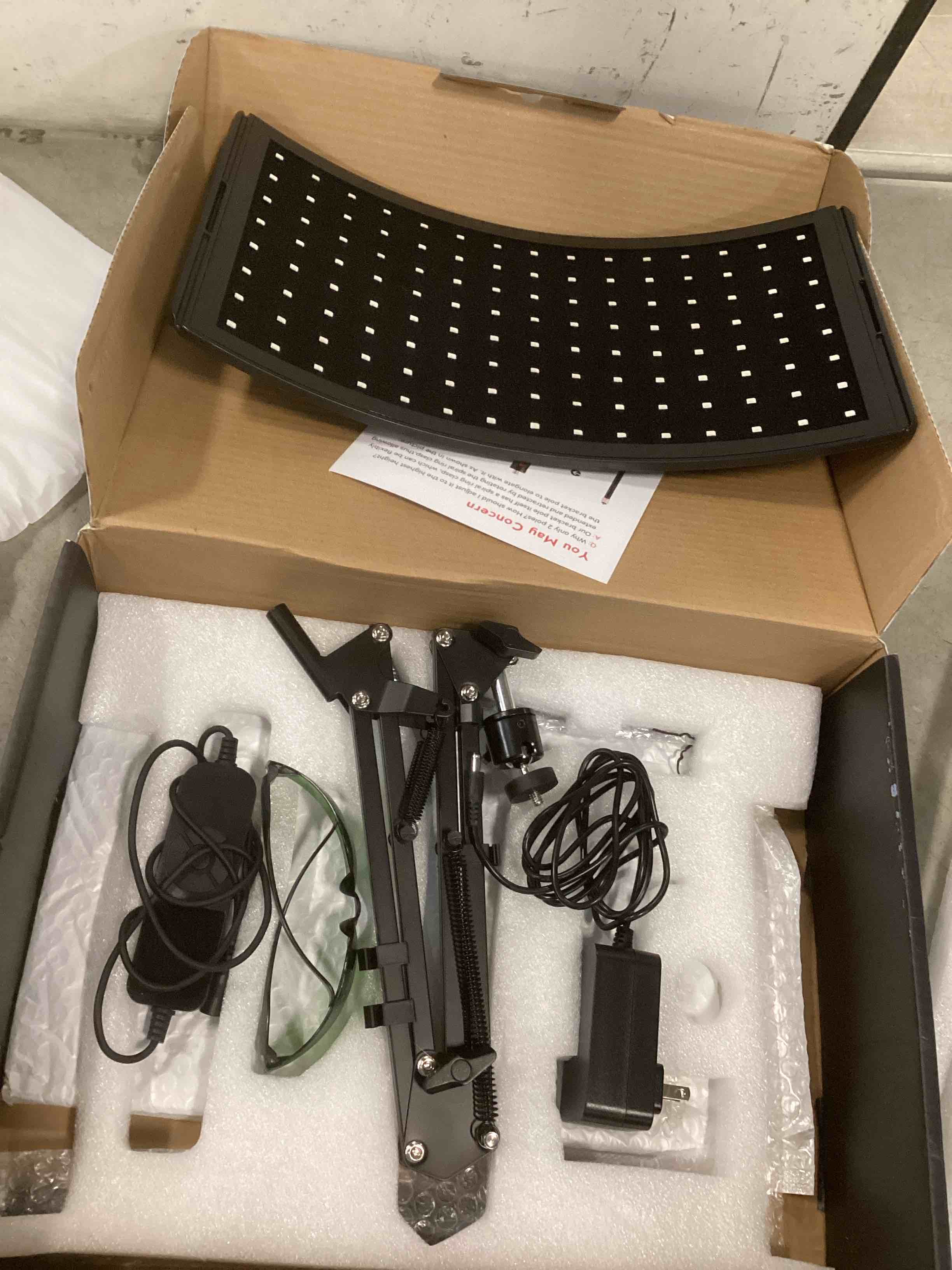 https://s3.amazonaws.com/lotting-images-prod/bidfta/PPE2124354_1737043608564.jpeg