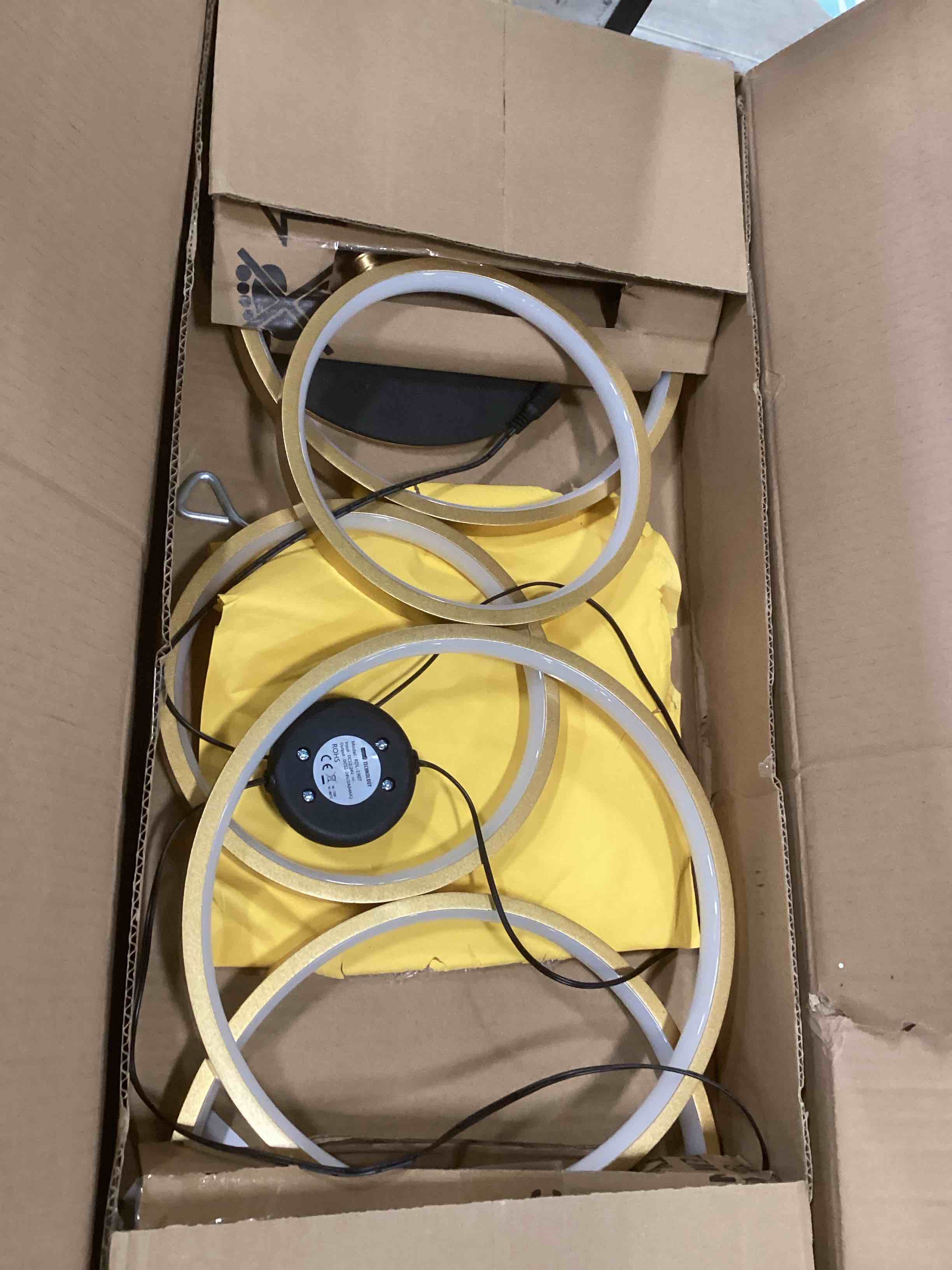 https://s3.amazonaws.com/lotting-images-prod/bidfta/PPE2124378_1737045570950.jpeg