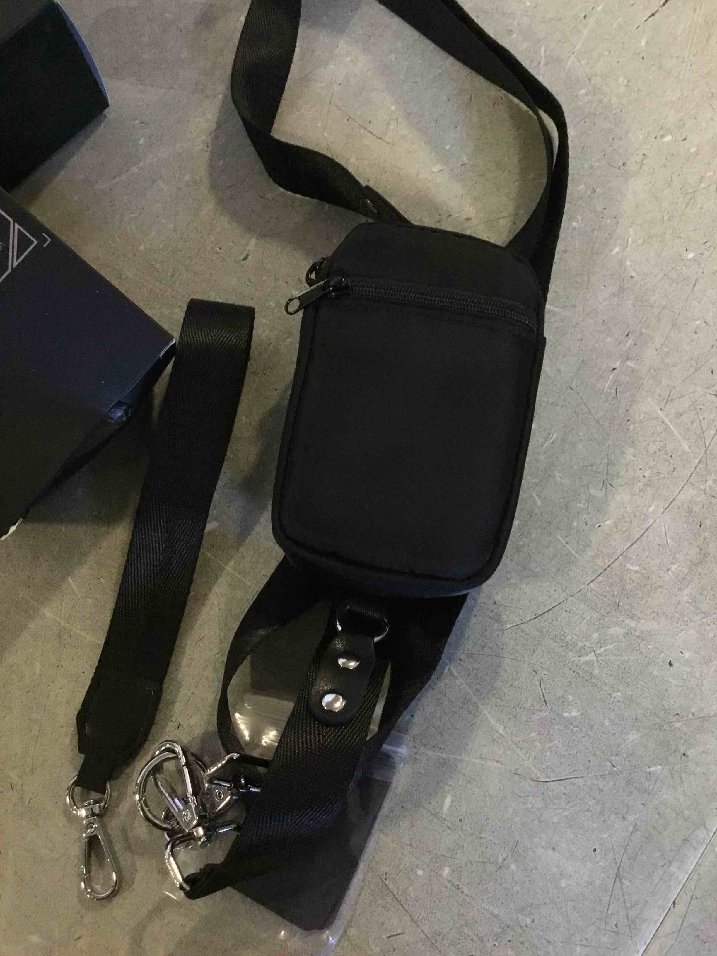 https://s3.amazonaws.com/lotting-images-prod/bidfta/PPE2127303_1737139121329.jpeg