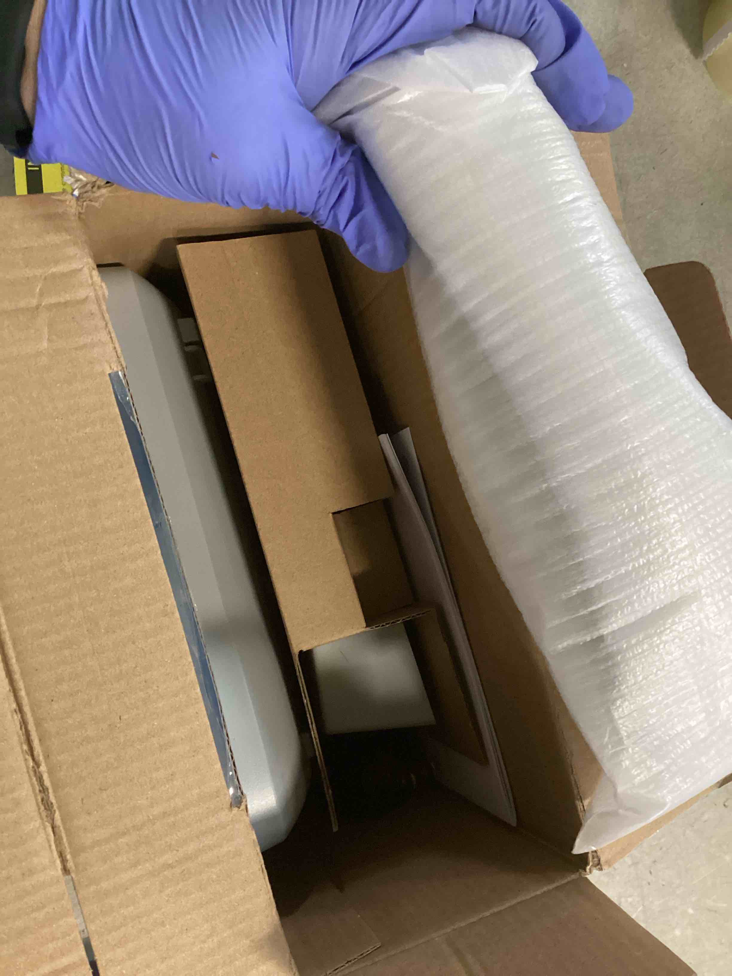 https://s3.amazonaws.com/lotting-images-prod/bidfta/PPE2128166_1741107337164.jpeg