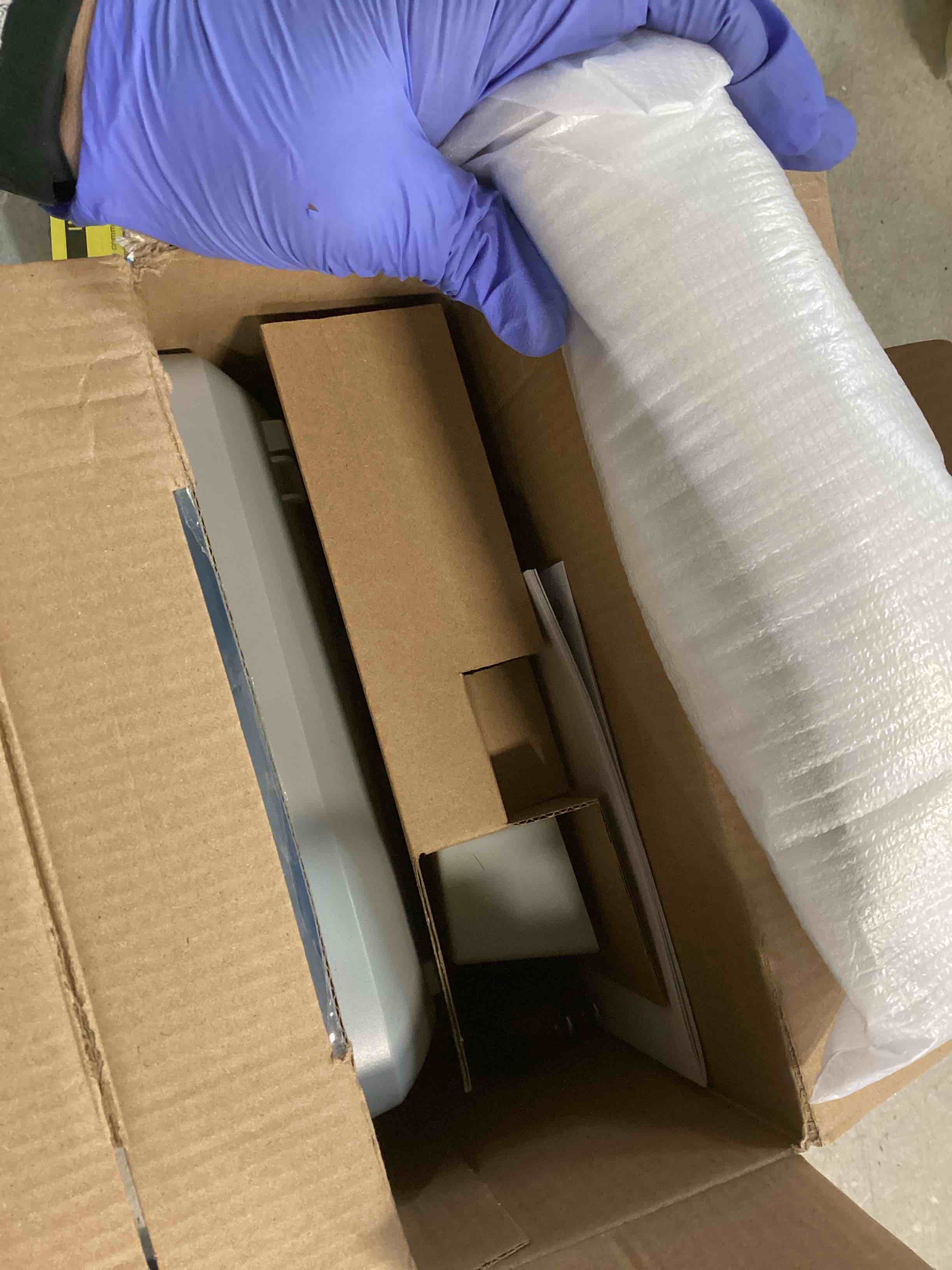 https://s3.amazonaws.com/lotting-images-prod/bidfta/PPE2128166_1741107338174.jpeg