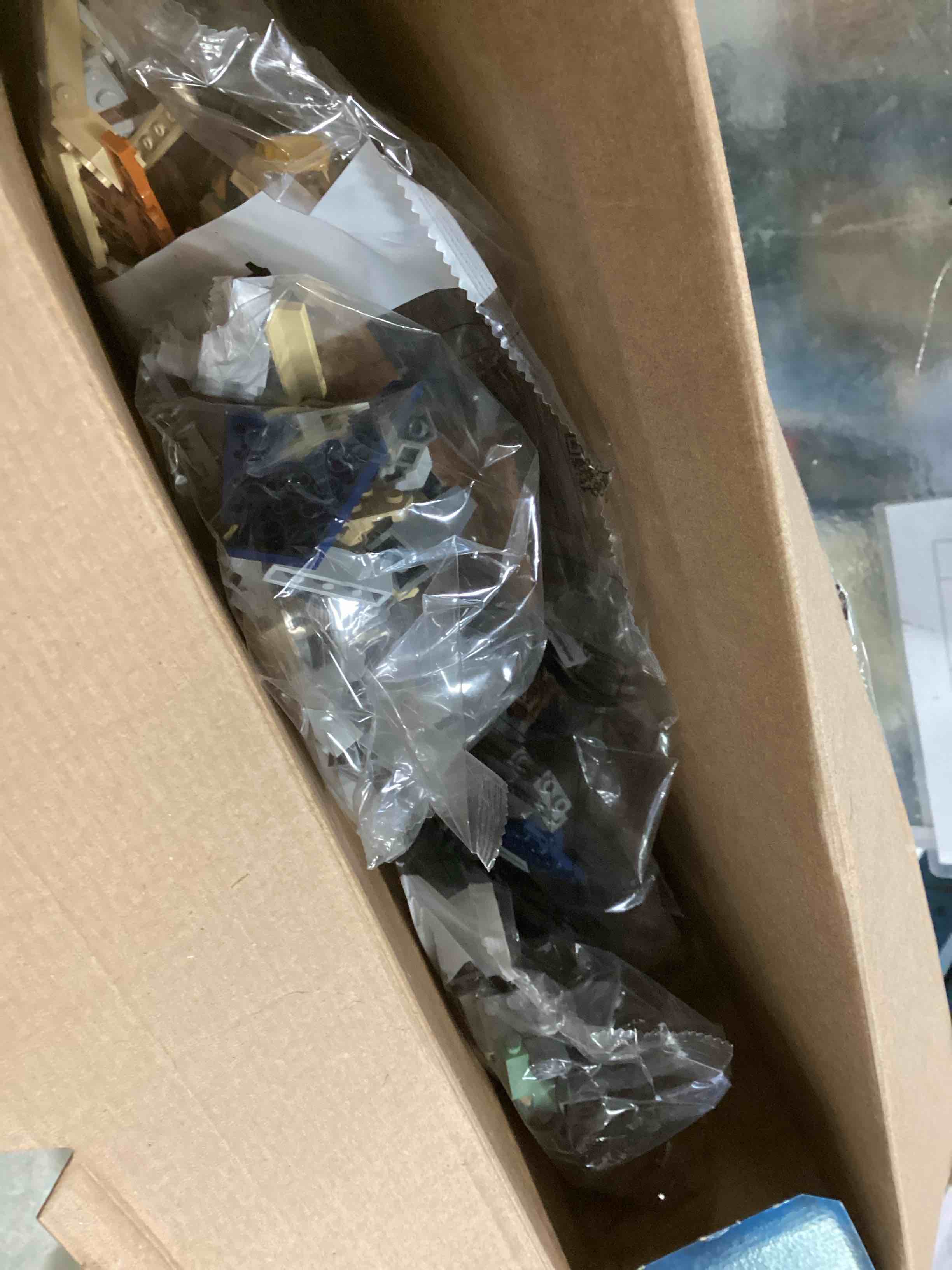 https://s3.amazonaws.com/lotting-images-prod/bidfta/PPE2128507_1741270255793.jpeg
