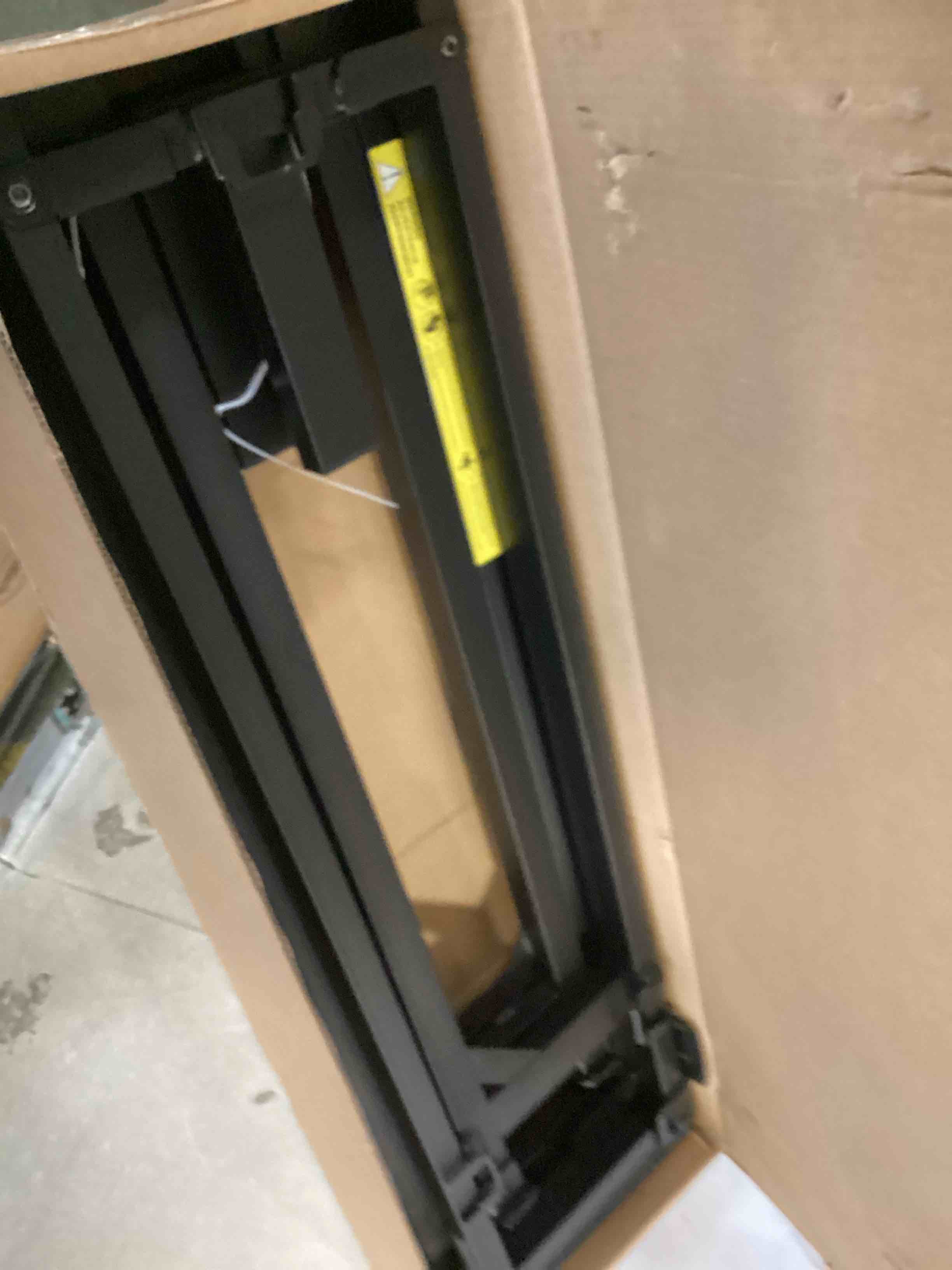 https://s3.amazonaws.com/lotting-images-prod/bidfta/PPE2128865_1741628818003.jpeg